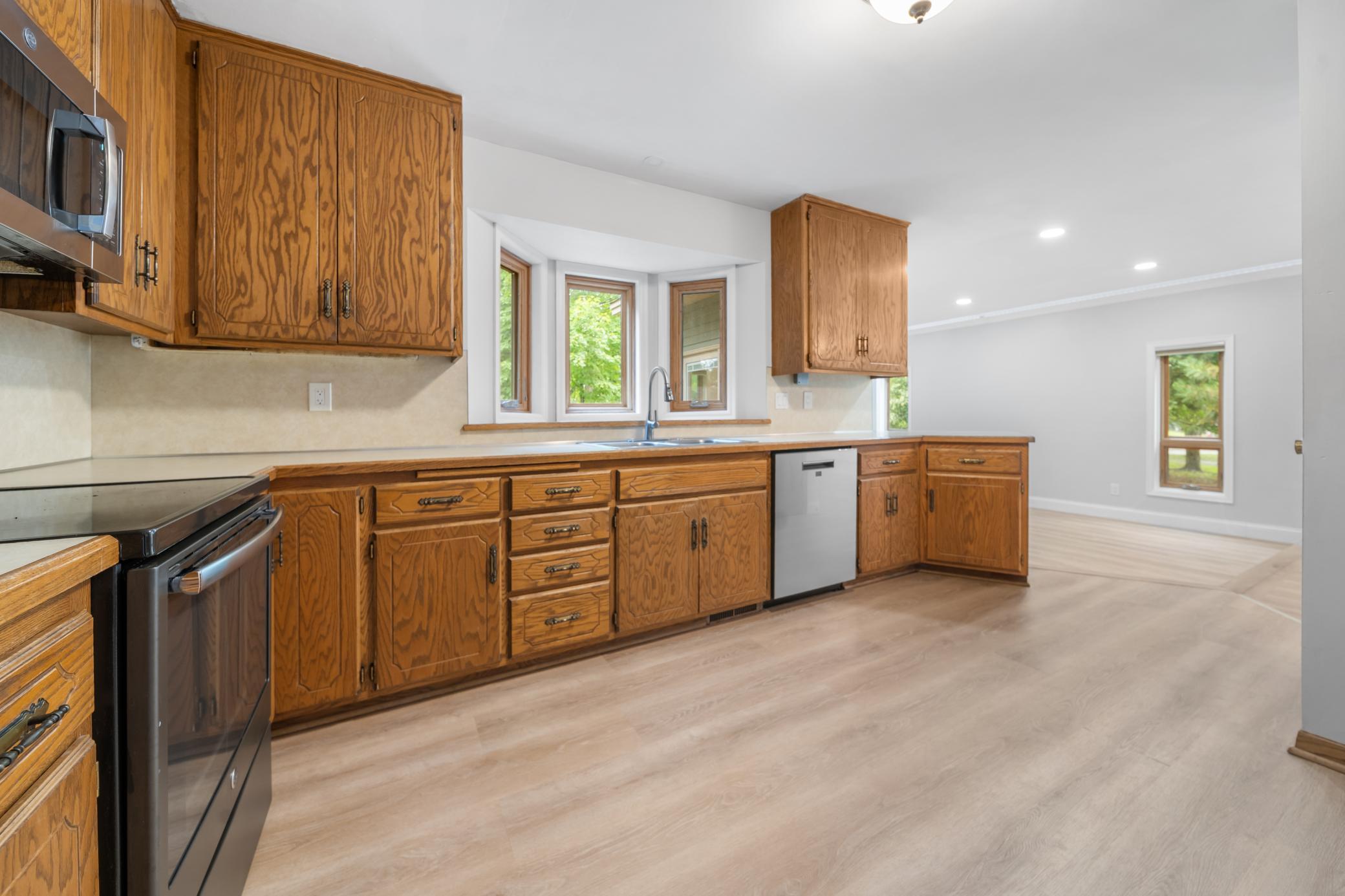 View of Residential at 824 Springhill Drive, Burnsville MN 55306, Burnsville (18 of 61) - Mike Wilen | Minnesota Team Real Estate