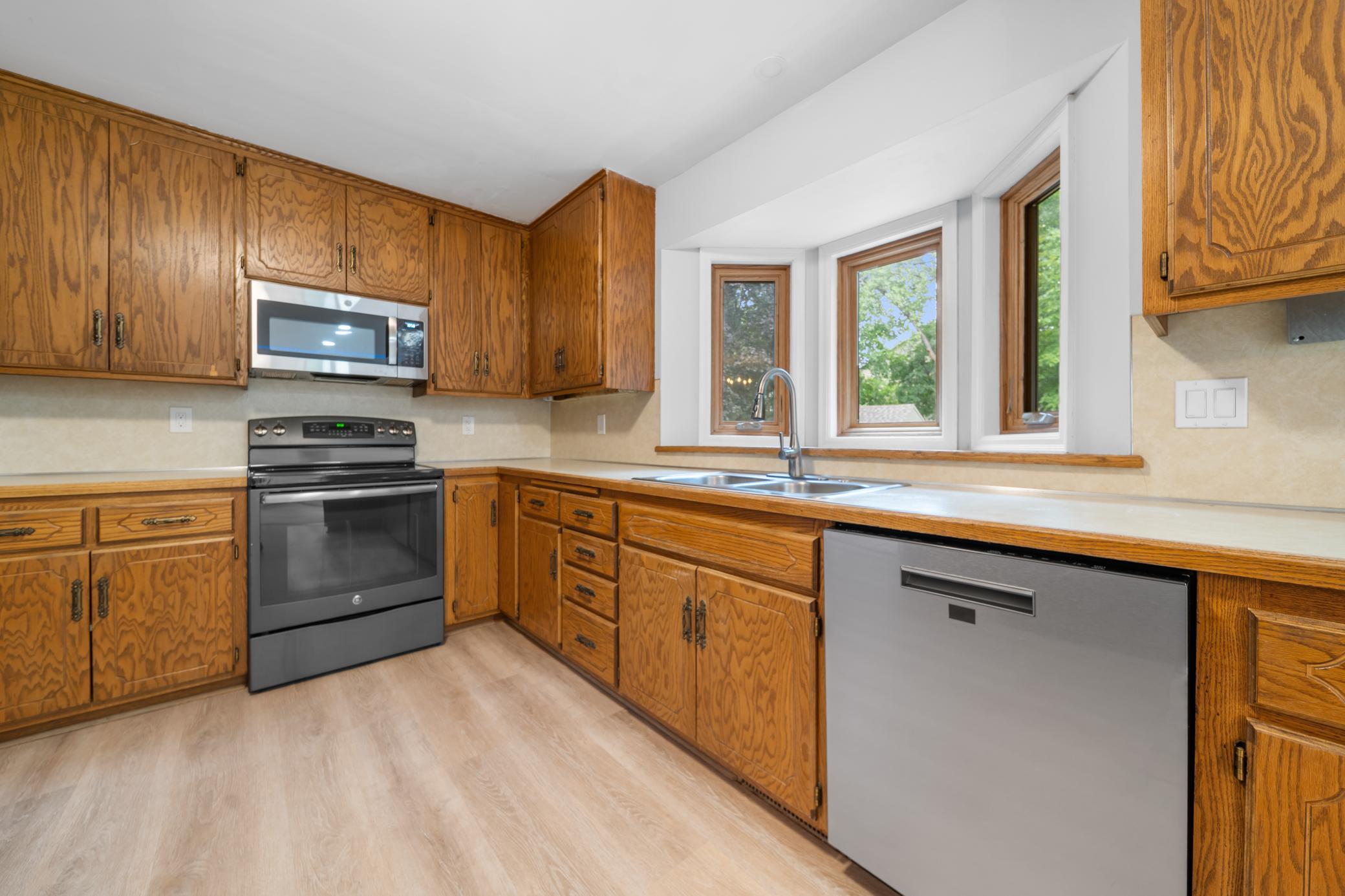 View of Residential at 824 Springhill Drive, Burnsville MN 55306, Burnsville (20 of 61) - Mike Wilen | Minnesota Team Real Estate