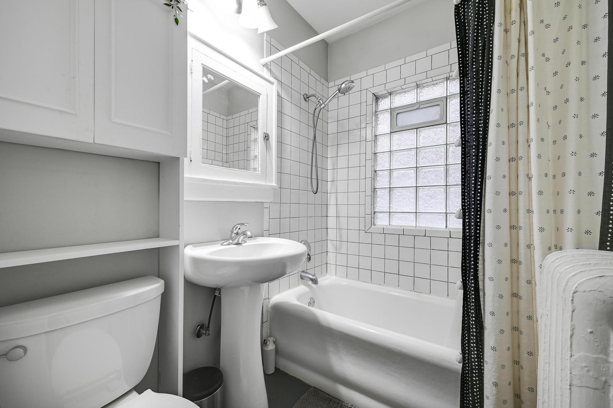 View of Residential at 3501 Dupont Avenue #1, Minneapolis MN 55408, Minneapolis (22 of 28) - Mike Wilen | Minnesota Team Real Estate