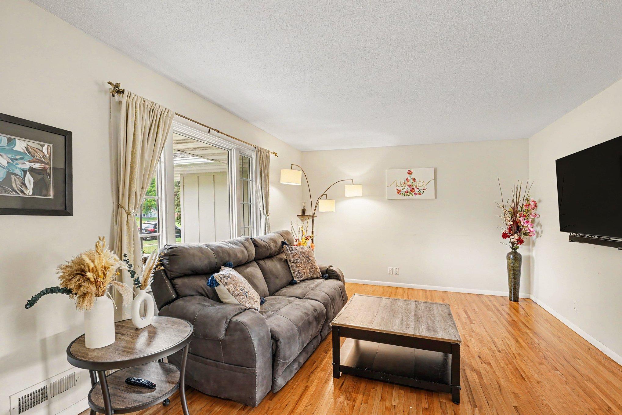View of Residential at 981 Oriole Drive, Apple Valley MN 55124, Apple Valley (13 of 27) - Mike Wilen | Minnesota Team Real Estate