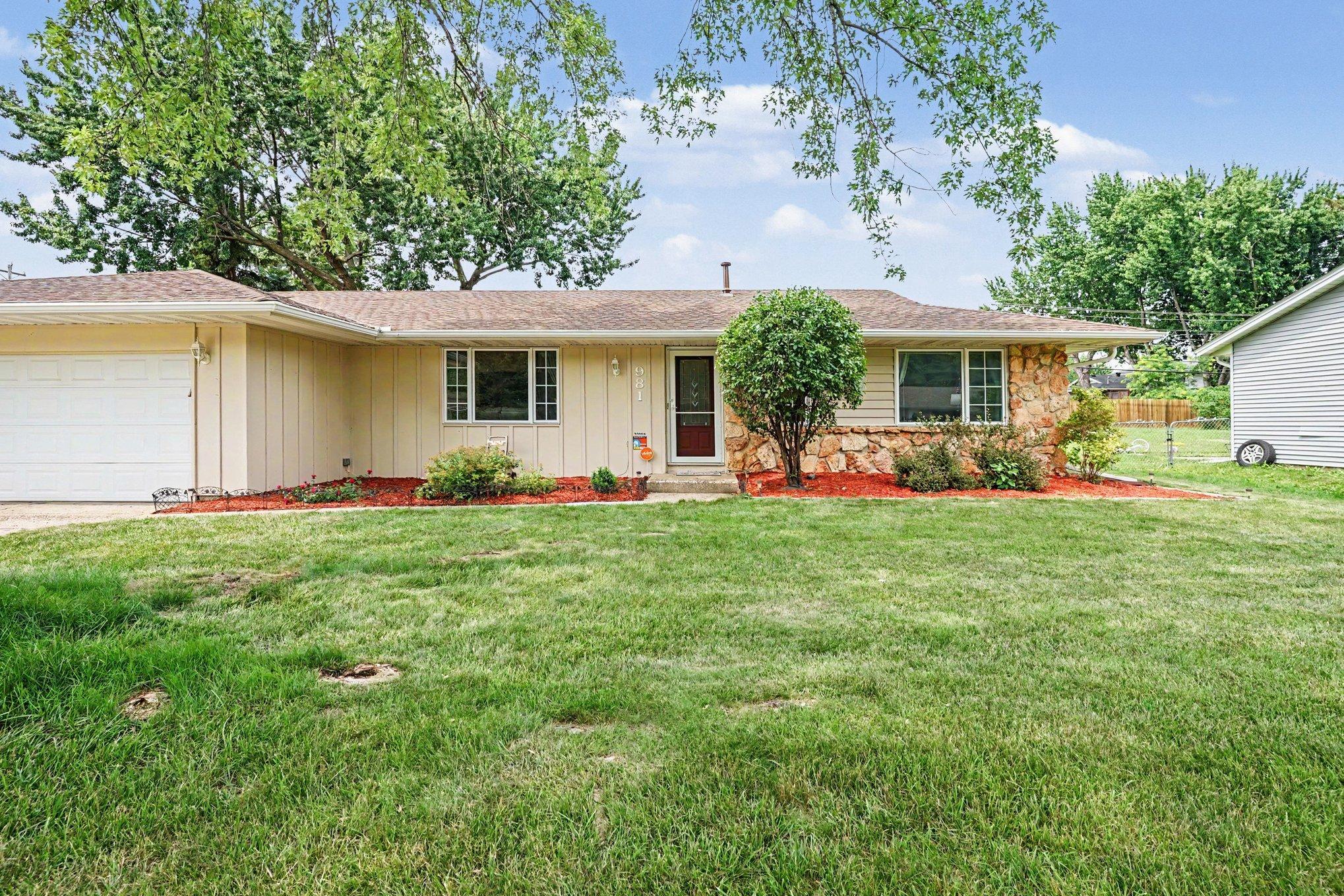 View of Residential at 981 Oriole Drive, Apple Valley MN 55124, Apple Valley (25 of 27) - Mike Wilen | Minnesota Team Real Estate