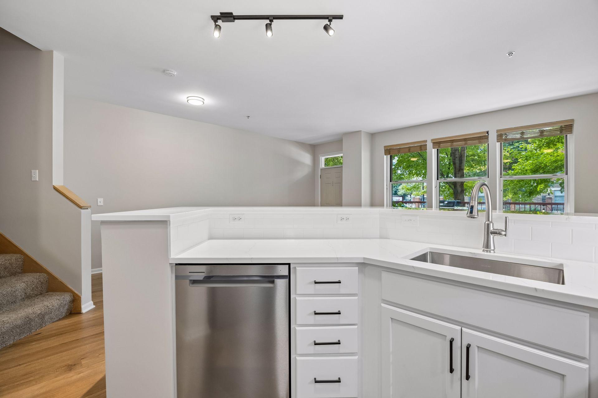 View of Residential at 600 2nd Street #102, Minneapolis MN 55401, Minneapolis (17 of 36) - Mike Wilen | Minnesota Team Real Estate