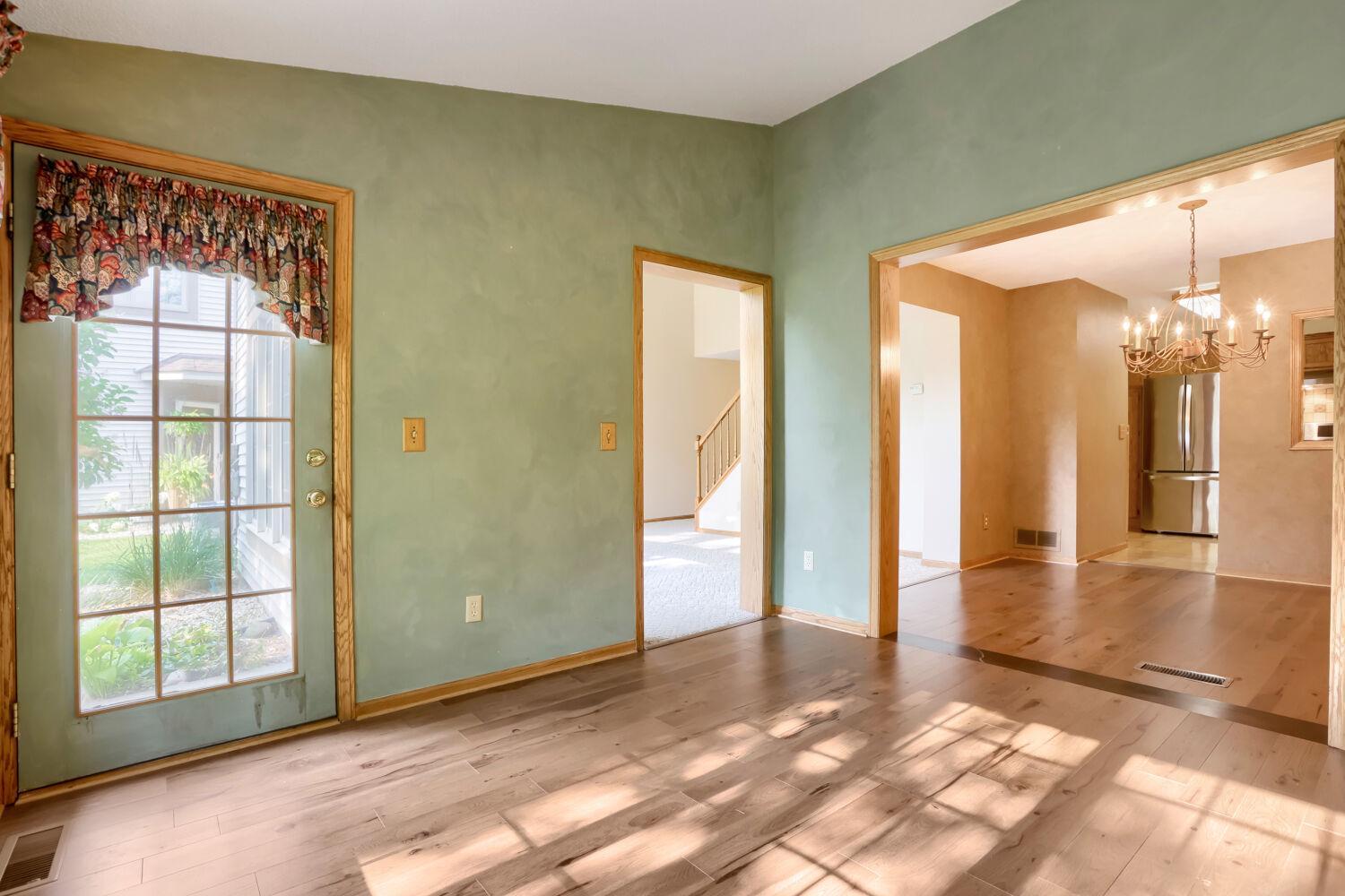 View of Residential at 1896 Beebe Road, Maplewood MN 55109, Maplewood (9 of 23) - Mike Wilen | Minnesota Team Real Estate