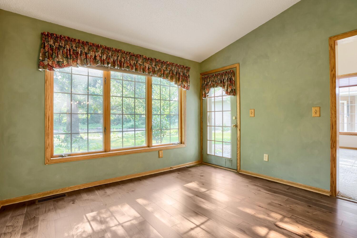 View of Residential at 1896 Beebe Road, Maplewood MN 55109, Maplewood (8 of 23) - Mike Wilen | Minnesota Team Real Estate