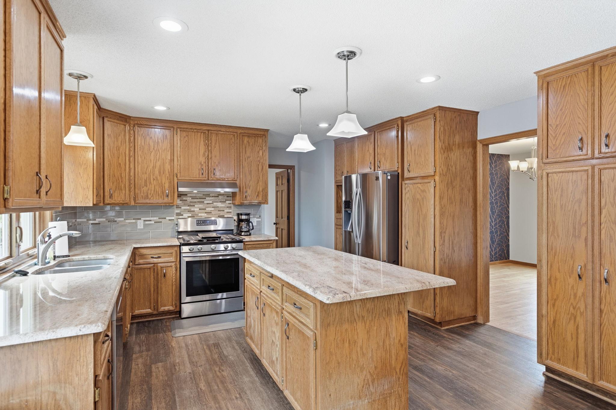 View of Residential at 1467 Kings Crest, Eagan MN 55122, Eagan (27 of 56) - Mike Wilen | Minnesota Team Real Estate