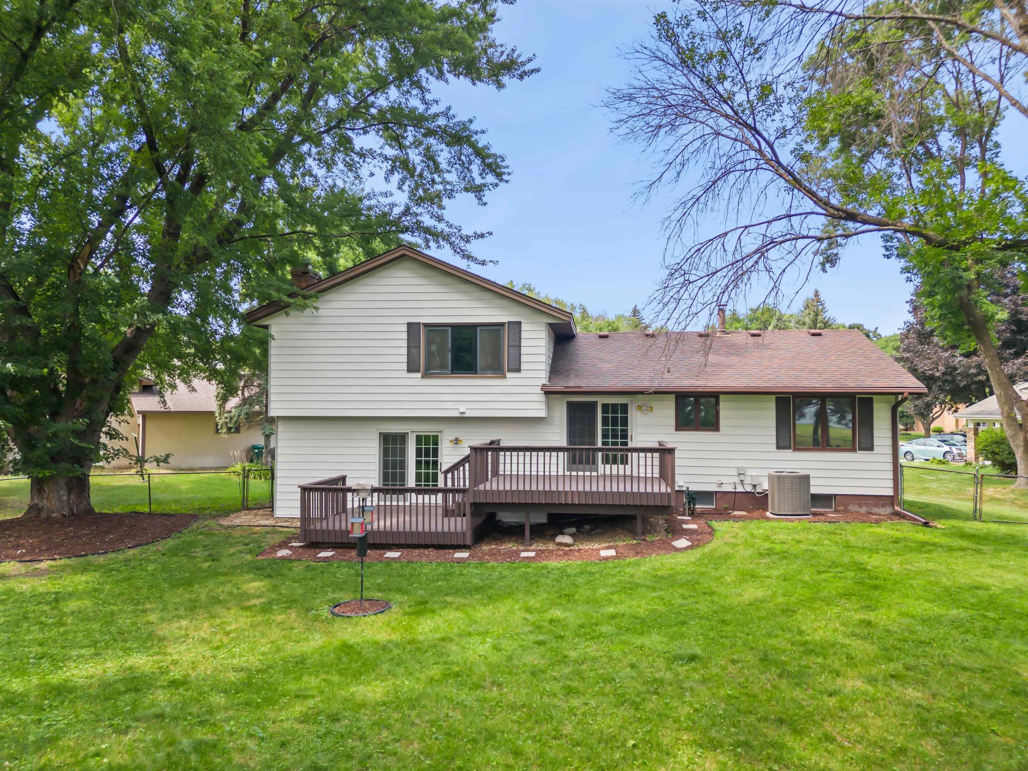 View of Residential at 8233 Nevada Circle, Bloomington MN 55438, Bloomington (29 of 36) - Mike Wilen | Minnesota Team Real Estate
