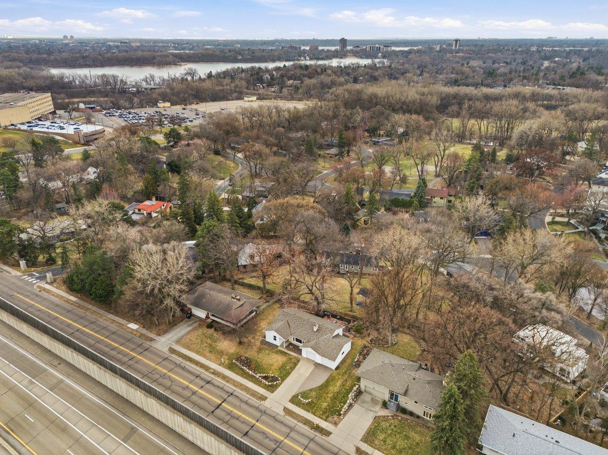 View of Residential at 4015 Wayzata Boulevard, Golden Valley MN 55416, Golden Valley (33 of 38) - Mike Wilen | Minnesota Team Real Estate