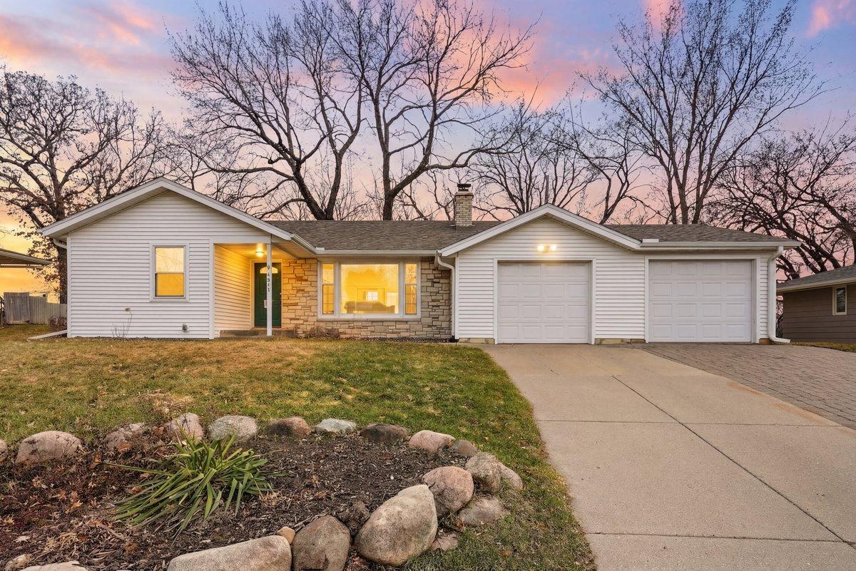 View of Residential at 4015 Wayzata Boulevard, Golden Valley MN 55416, Golden Valley (4 of 38) - Mike Wilen | Minnesota Team Real Estate