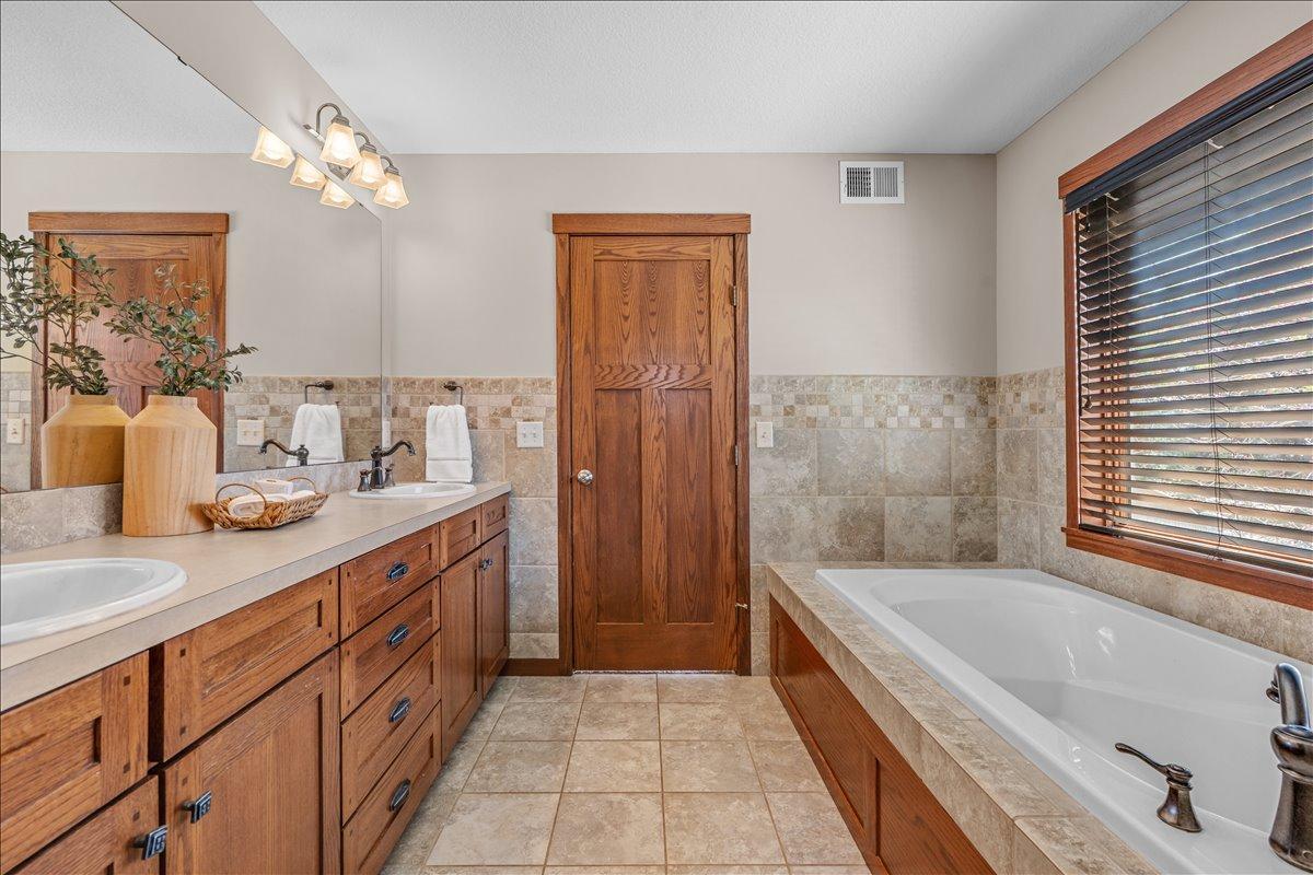 View of Residential at 16931 Lake Drive, Lakeville MN 55044, Lakeville (27 of 61) - Mike Wilen | Minnesota Team Real Estate