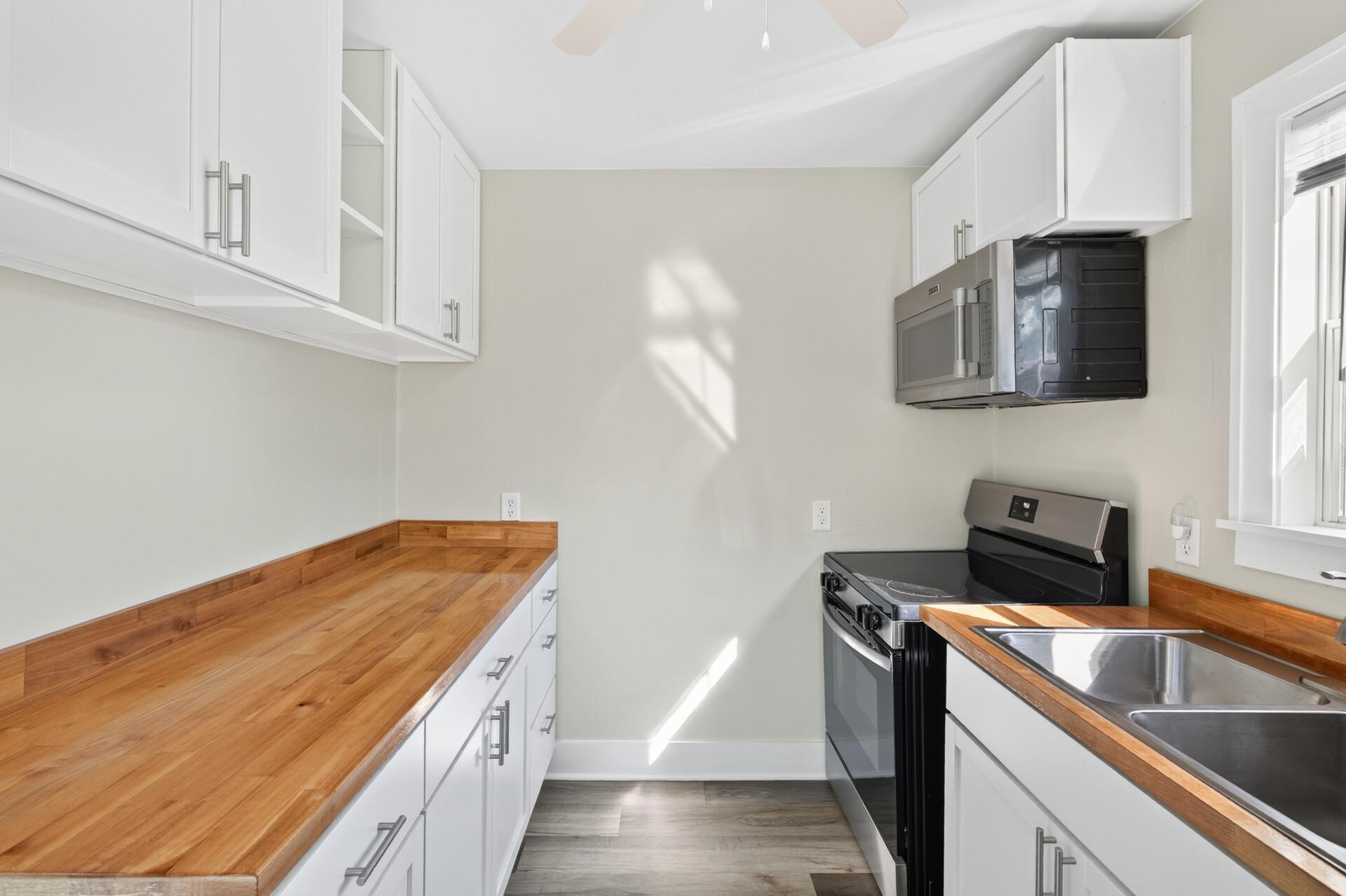 View of Residential at 2346 Ferrant Place, Minneapolis MN 55411, Minneapolis (15 of 41) - Mike Wilen | Minnesota Team Real Estate