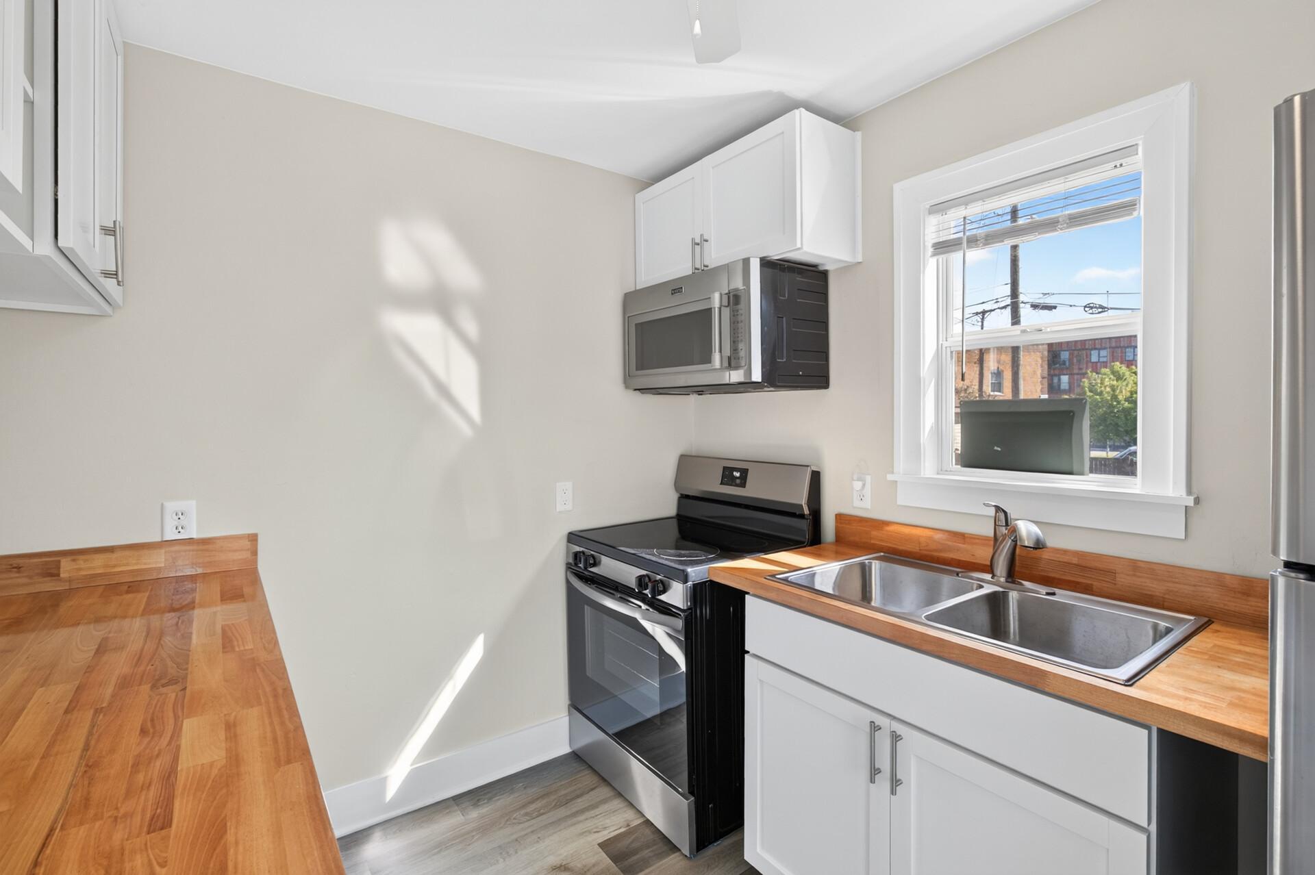 View of Residential at 2346 Ferrant Place, Minneapolis MN 55411, Minneapolis (14 of 41) - Mike Wilen | Minnesota Team Real Estate