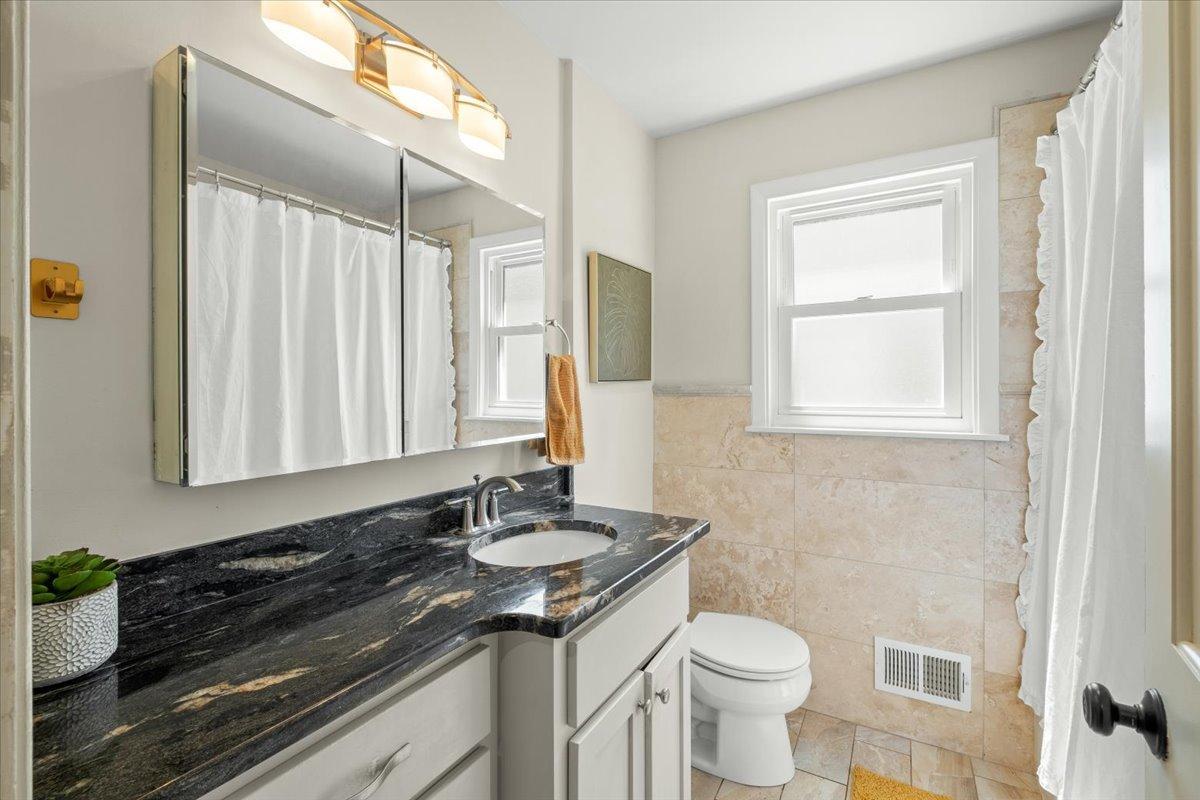 View of Residential at 3341 Decatur Lane, Saint Louis Park MN 55426, Saint Louis Park (17 of 33) - Mike Wilen | Minnesota Team Real Estate