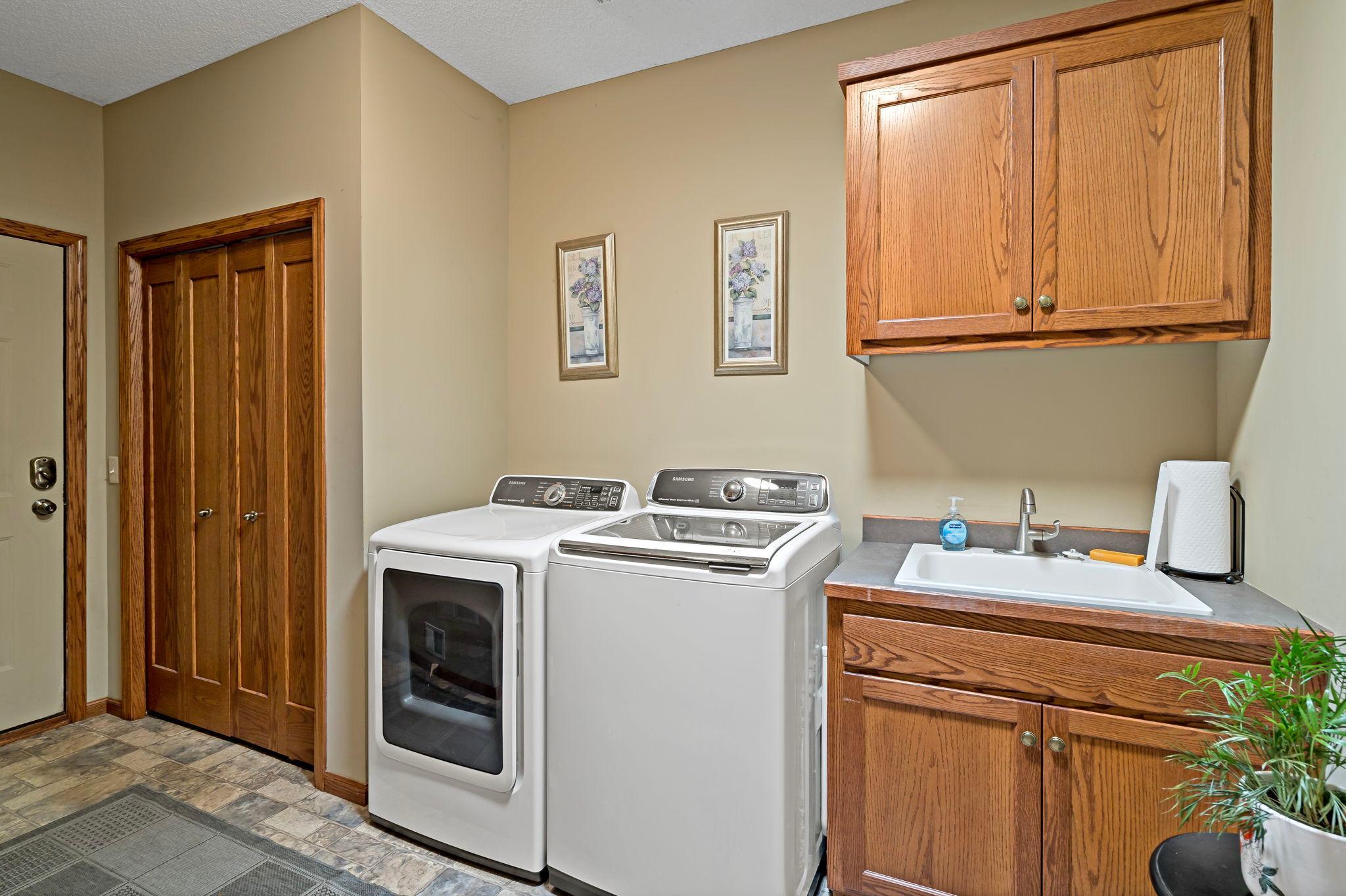View of Residential at 1371 Holly Avenue, Oakdale MN 55128, Oakdale (22 of 42) - Mike Wilen | Minnesota Team Real Estate