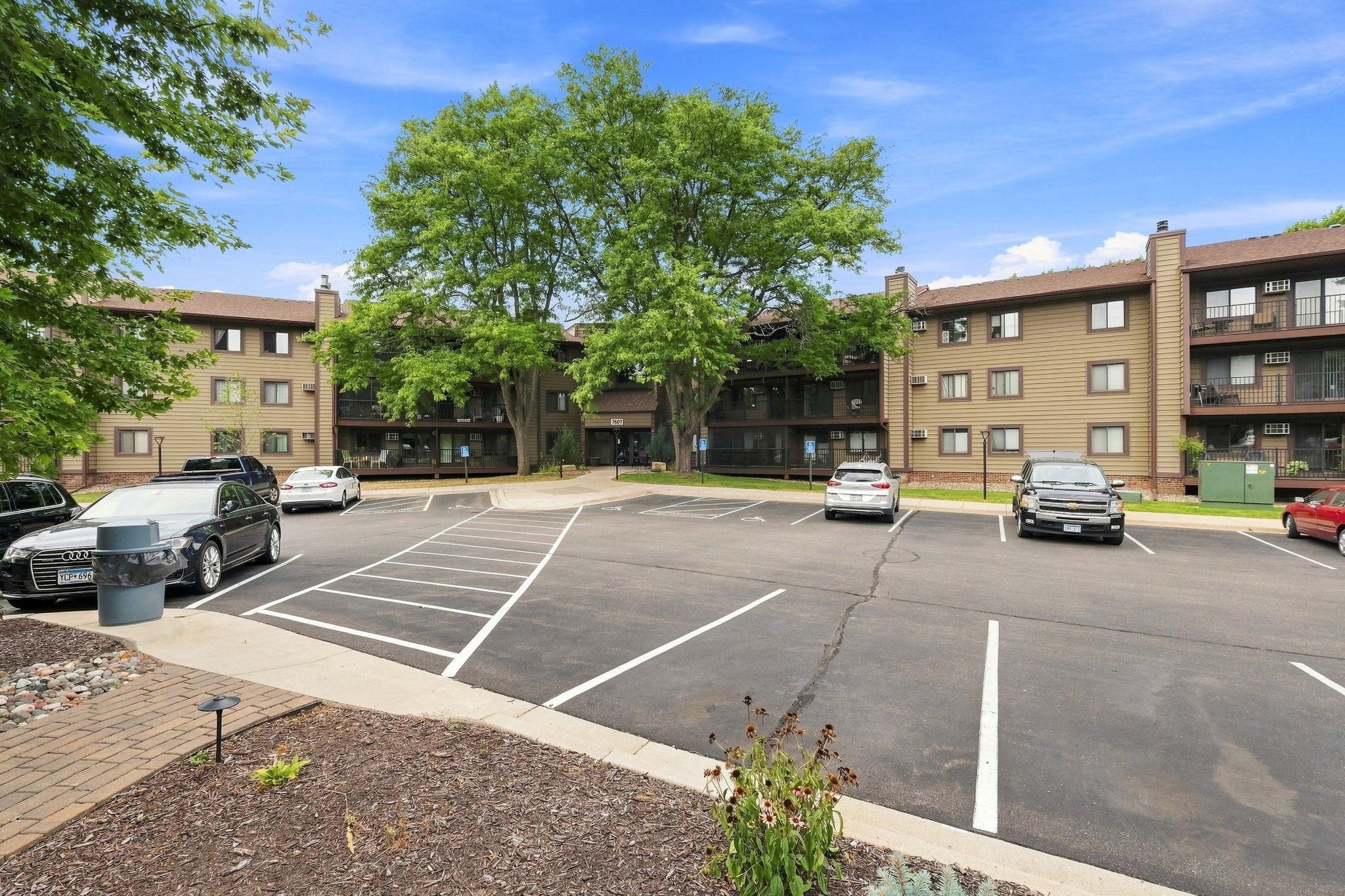View of Residential at 7601 101st Street #114, Bloomington MN 55438, Bloomington (25 of 28) - Mike Wilen | Minnesota Team Real Estate