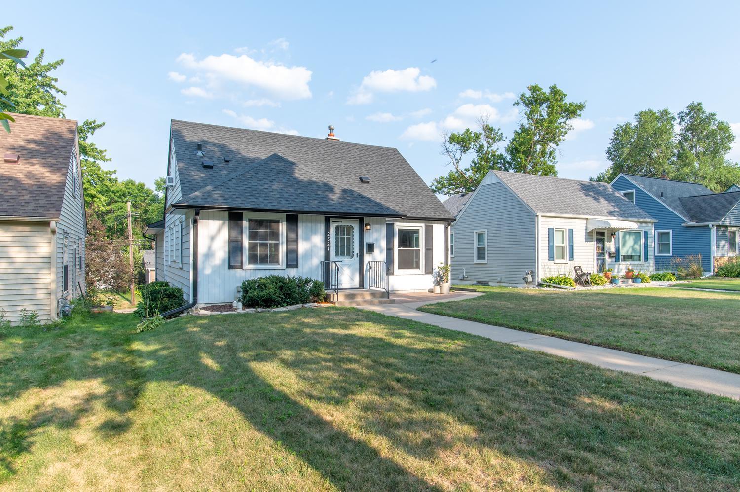 View of Residential at 2821 Edgewood Avenue, Saint Louis Park MN 55426, Saint Louis Park (2 of 32) - Mike Wilen | Minnesota Team Real Estate