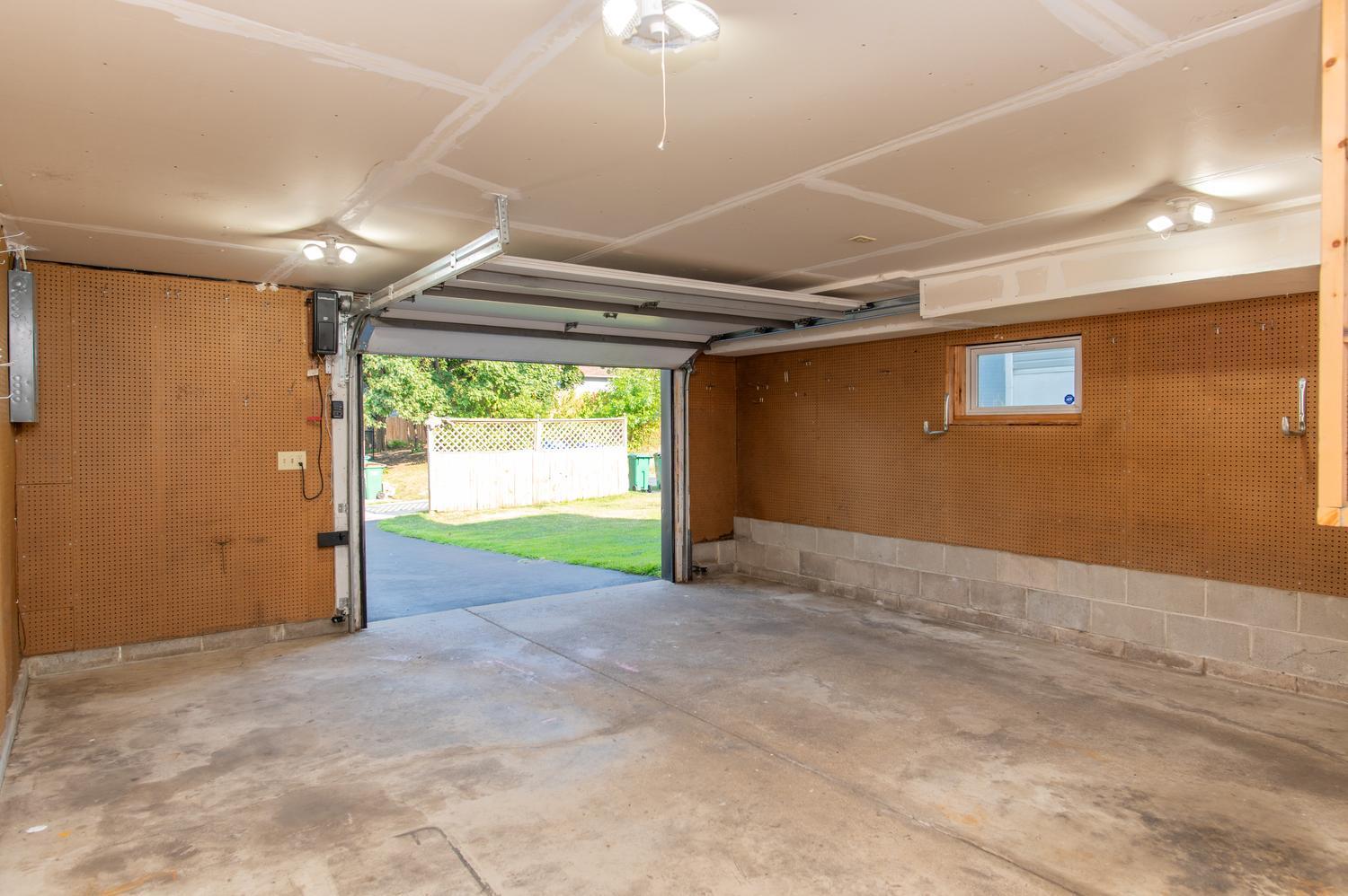 View of Residential at 2821 Edgewood Avenue, Saint Louis Park MN 55426, Saint Louis Park (28 of 32) - Mike Wilen | Minnesota Team Real Estate