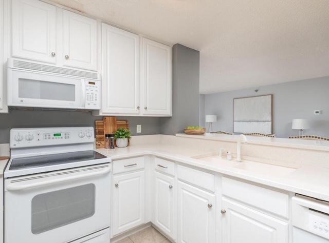 View of Residential at 6165 Chasewood Parkway #202, Minnetonka MN 55343, Minnetonka (10 of 36) - Mike Wilen | Minnesota Team Real Estate