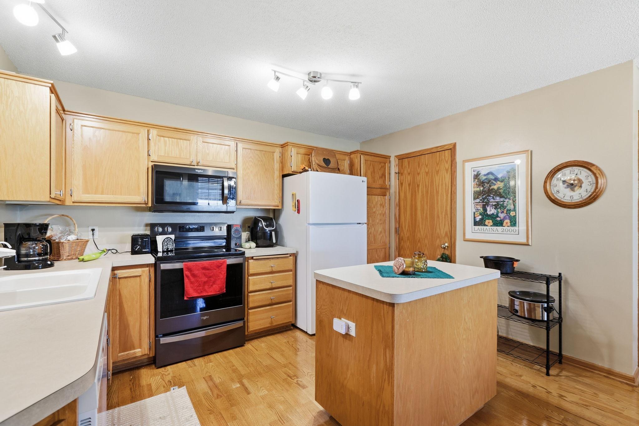 View of Residential at 7590 Newbury Road, Woodbury MN 55125, Woodbury (12 of 29) - Mike Wilen | Minnesota Team Real Estate