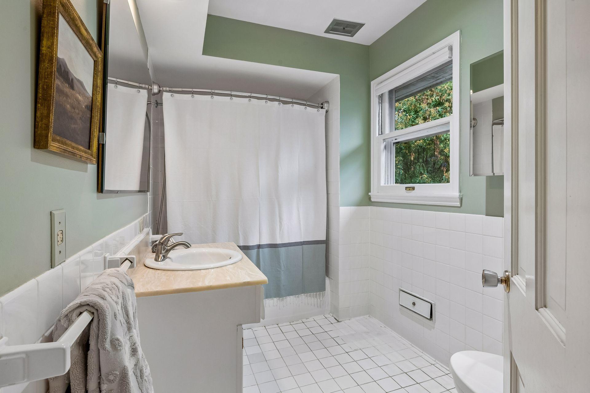 View of Residential at 99 Forestdale Road, Minneapolis MN 55410, Minneapolis (19 of 39) - Mike Wilen | Minnesota Team Real Estate
