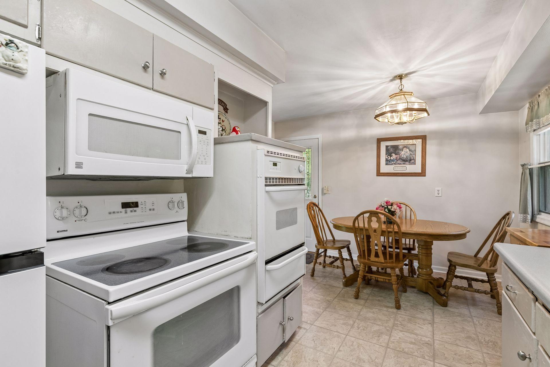 View of Residential at 2704 Shawnee Lane, Burnsville MN 55337, Burnsville (28 of 41) - Mike Wilen | Minnesota Team Real Estate