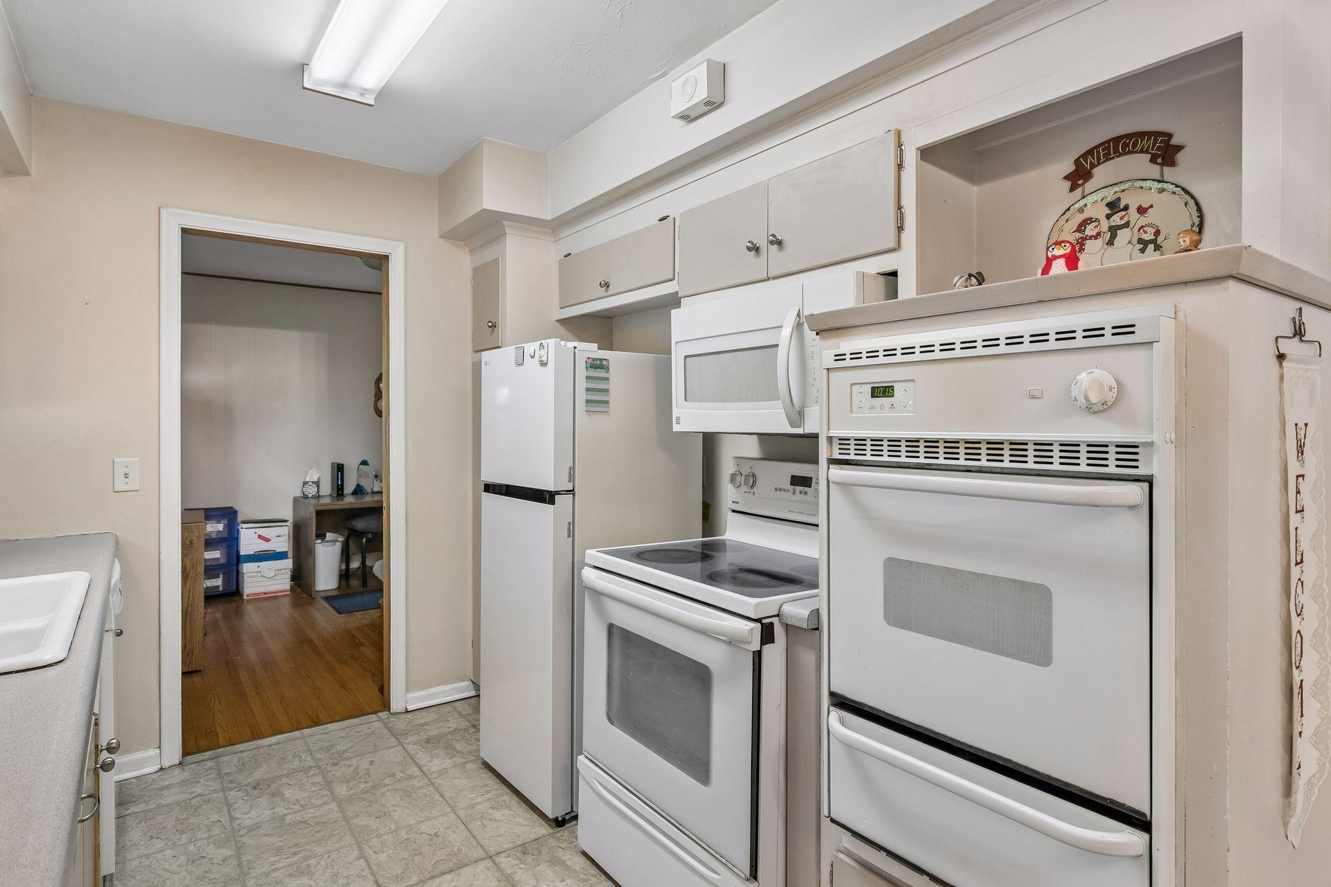 View of Residential at 2704 Shawnee Lane, Burnsville MN 55337, Burnsville (25 of 41) - Mike Wilen | Minnesota Team Real Estate