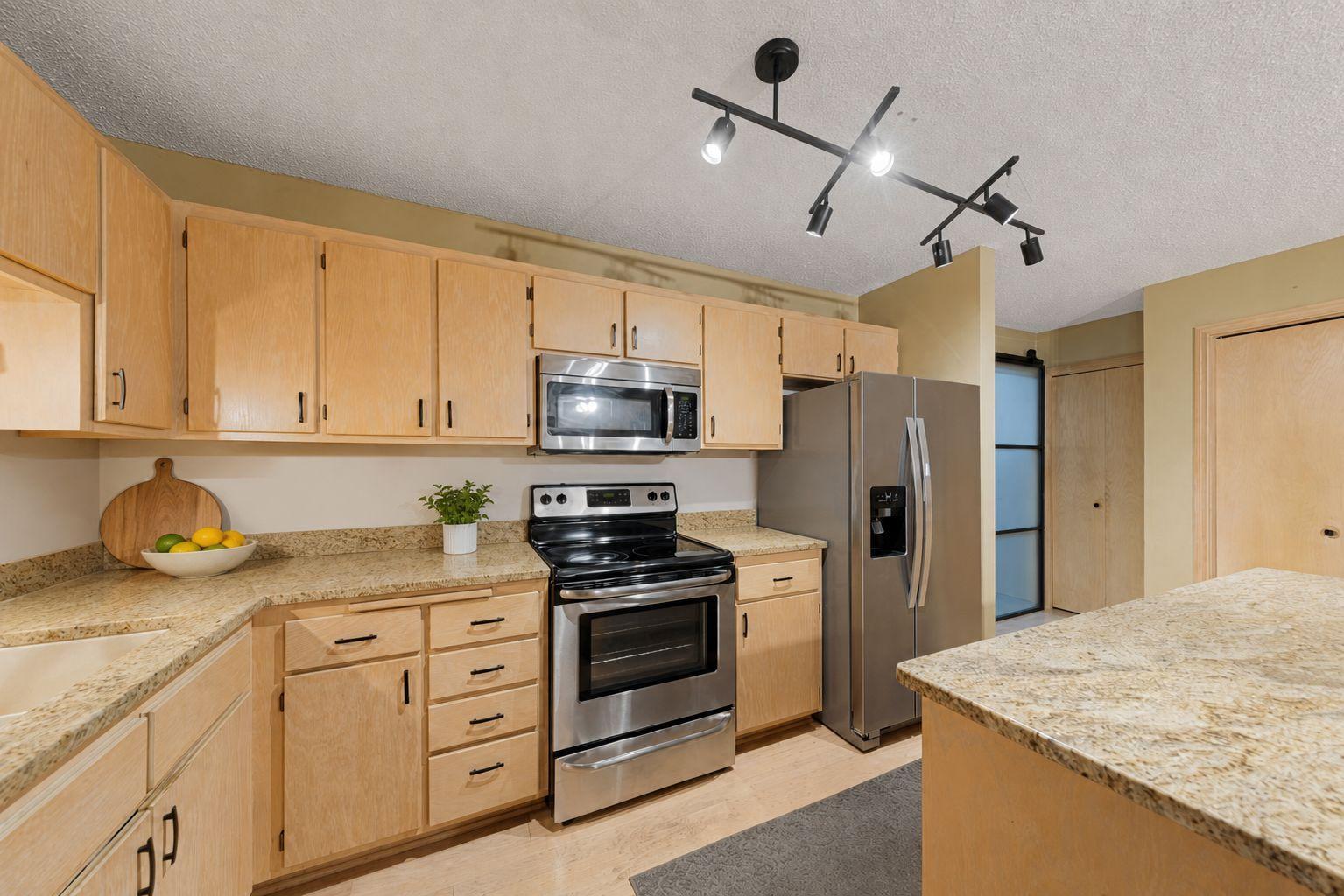 View of Residential at 1154 Aston Circle, Burnsville MN 55337, Burnsville (11 of 28) - Mike Wilen | Minnesota Team Real Estate