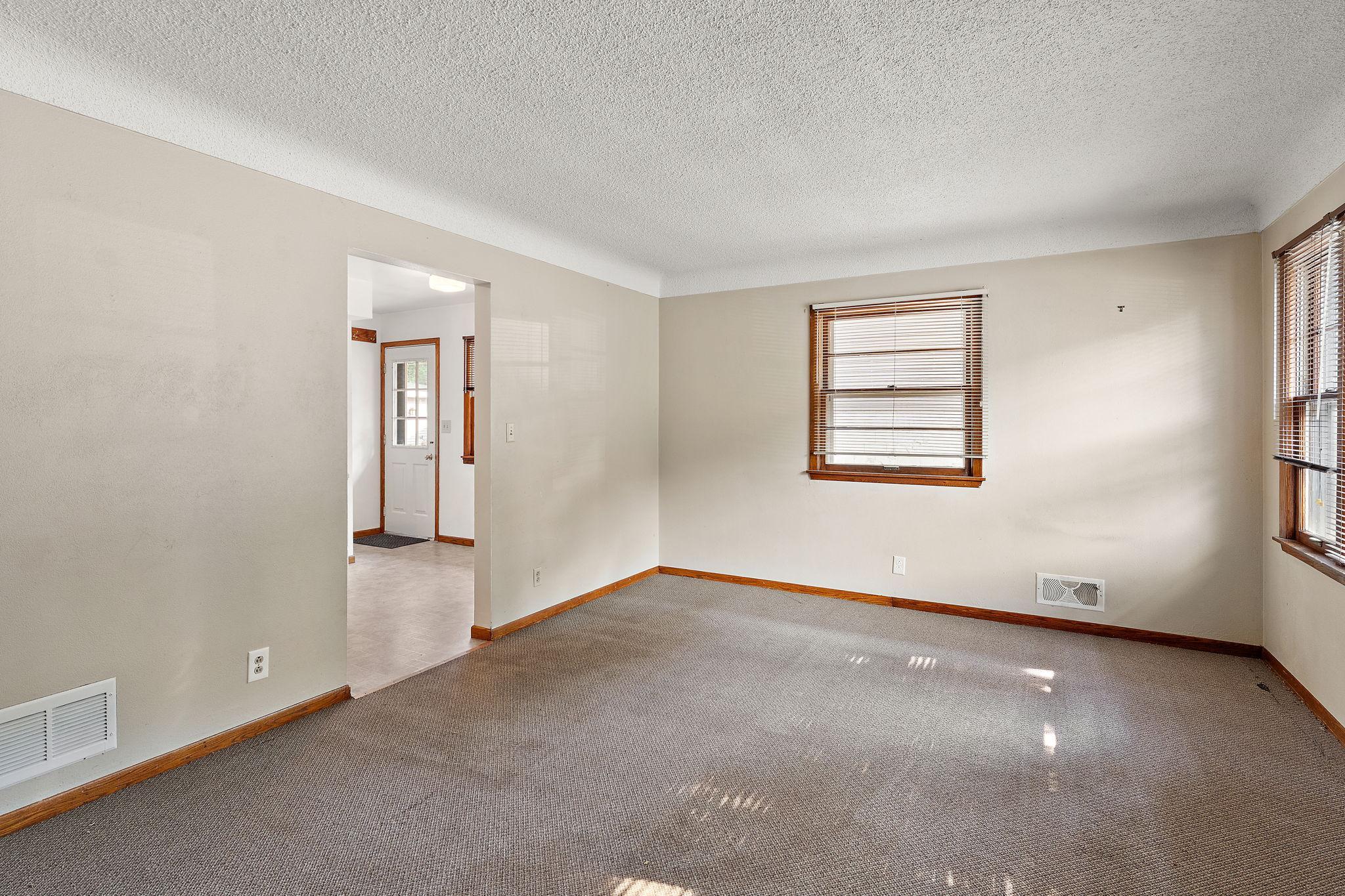 View of Residential Income at 507 10th Avenue, South Saint Paul MN 55075, South Saint Paul (8 of 36) - Mike Wilen | Minnesota Team Real Estate