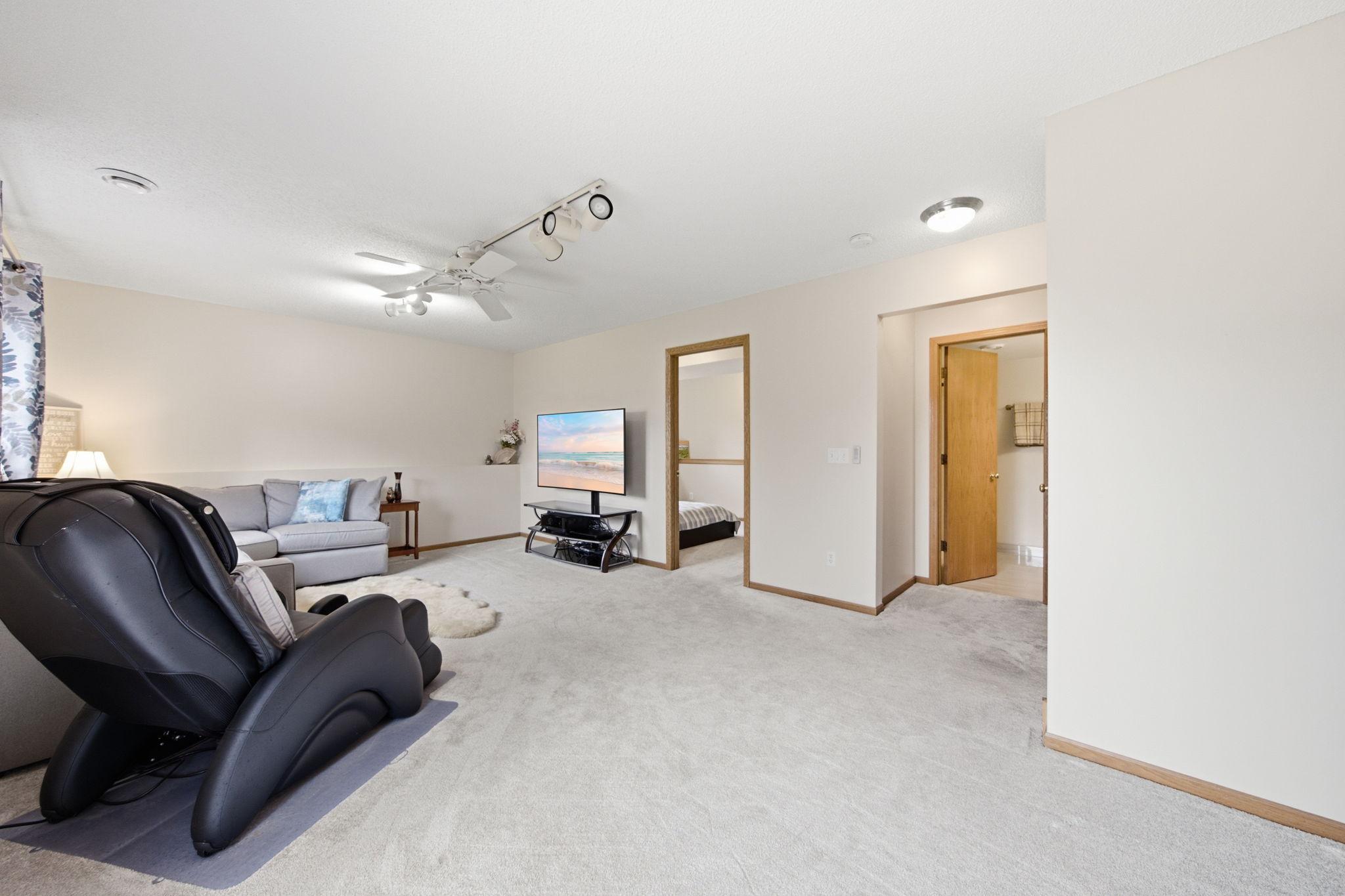 View of Residential at 2003 Ponds Way, Shakopee MN 55379, Shakopee (25 of 43) - Mike Wilen | Minnesota Team Real Estate