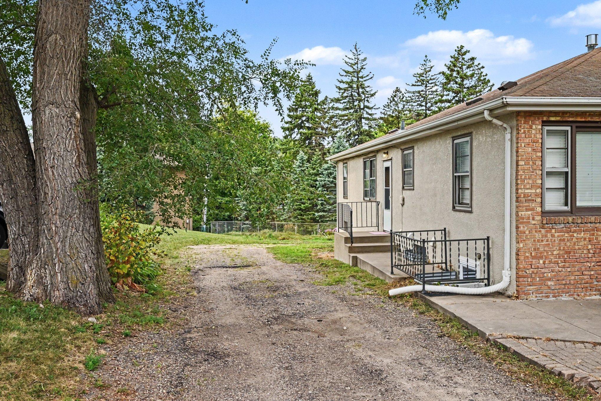 View of Residential Income at 3998 Brunswick Avenue, Saint Louis Park MN 55416, Saint Louis Park (41 of 46) - Mike Wilen | Minnesota Team Real Estate