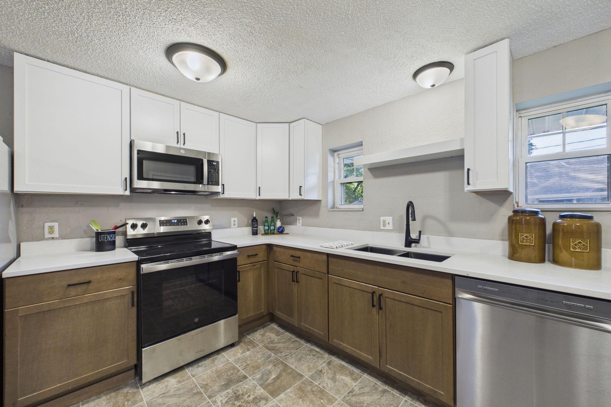 View of Residential at 920 Farrington Street, Saint Paul MN 55117, Saint Paul (6 of 16) - Mike Wilen | Minnesota Team Real Estate
