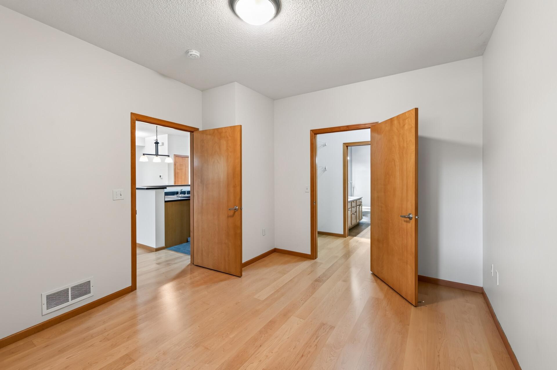 View of Residential at 2565 Franklin Avenue #102, Saint Paul MN 55114, Saint Paul (19 of 34) - Mike Wilen | Minnesota Team Real Estate