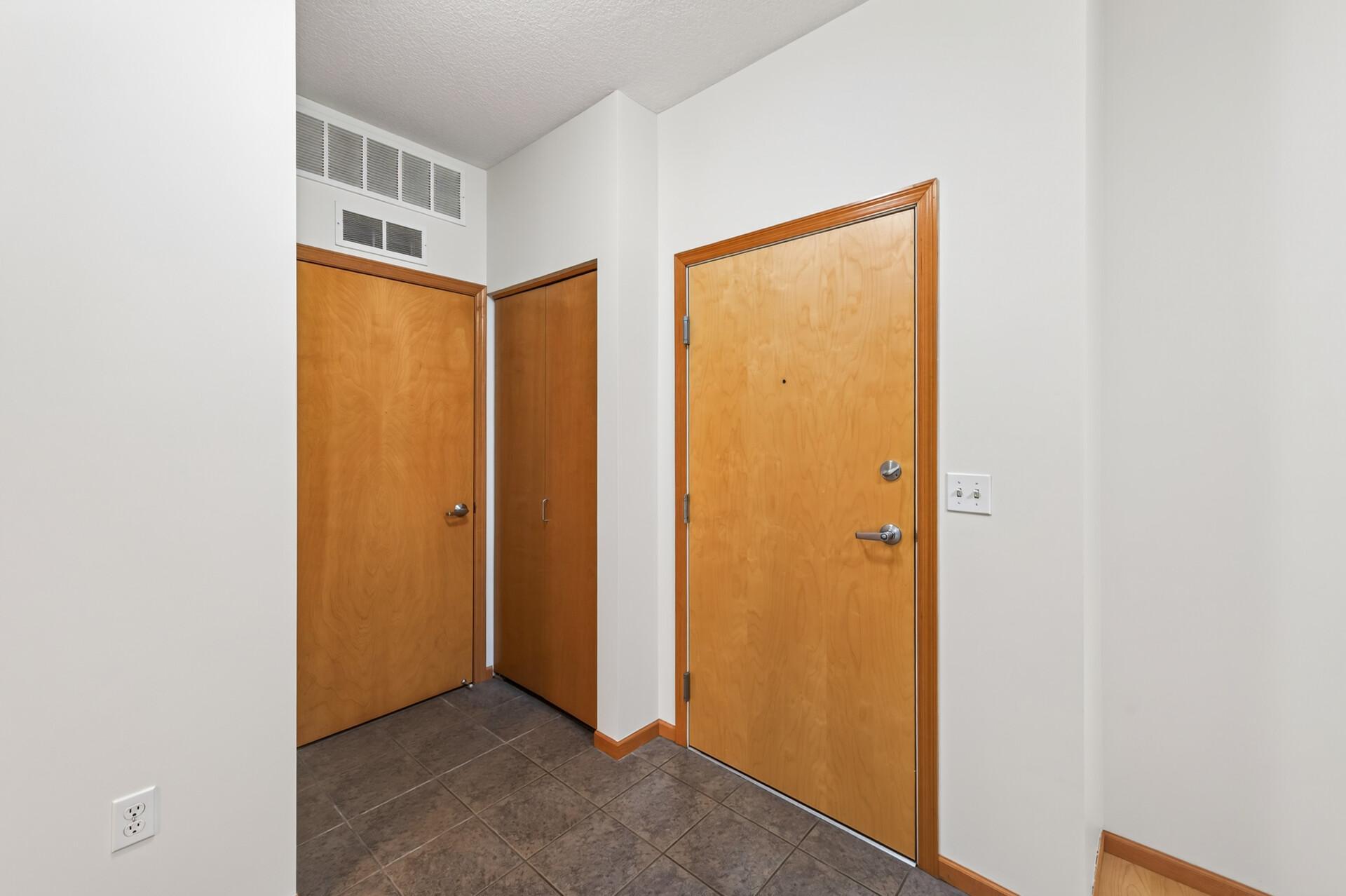 View of Residential at 2565 Franklin Avenue #102, Saint Paul MN 55114, Saint Paul (27 of 34) - Mike Wilen | Minnesota Team Real Estate