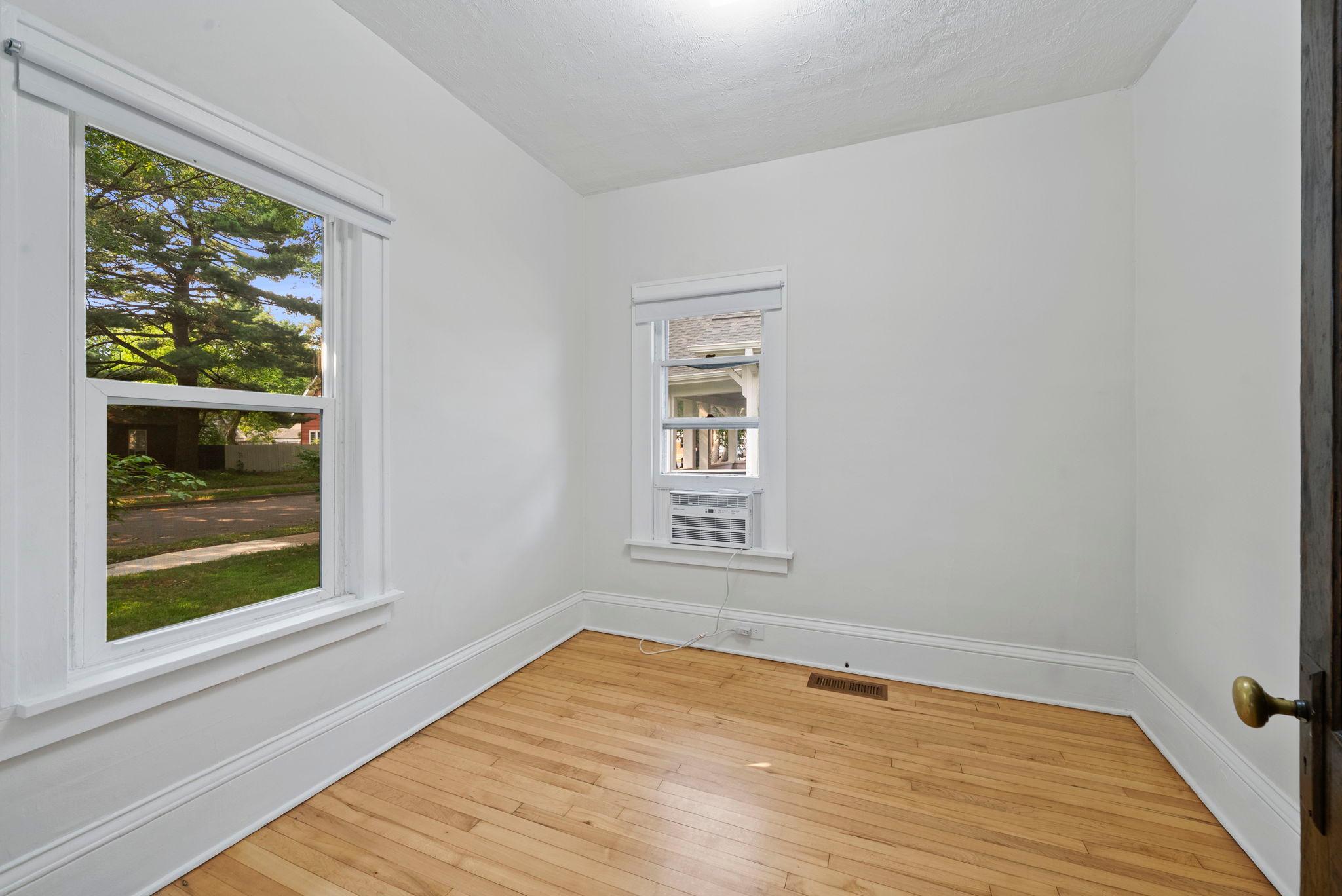 View of Residential at 4338 James Avenue, Minneapolis MN 55412, Minneapolis (8 of 22) - Mike Wilen | Minnesota Team Real Estate