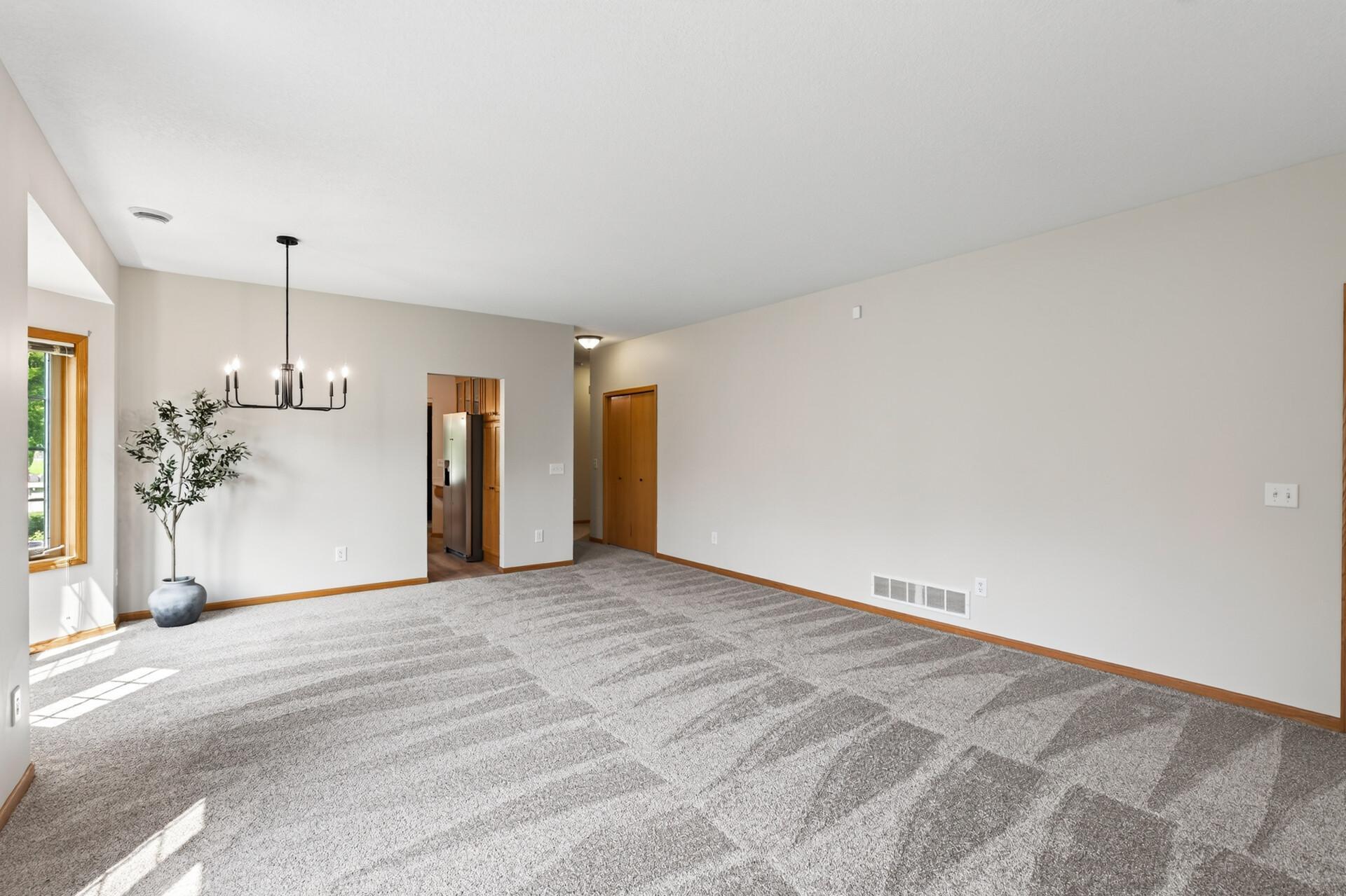 View of Residential at 6801 24th Street, Oakdale MN 55128, Oakdale (12 of 29) - Mike Wilen | Minnesota Team Real Estate