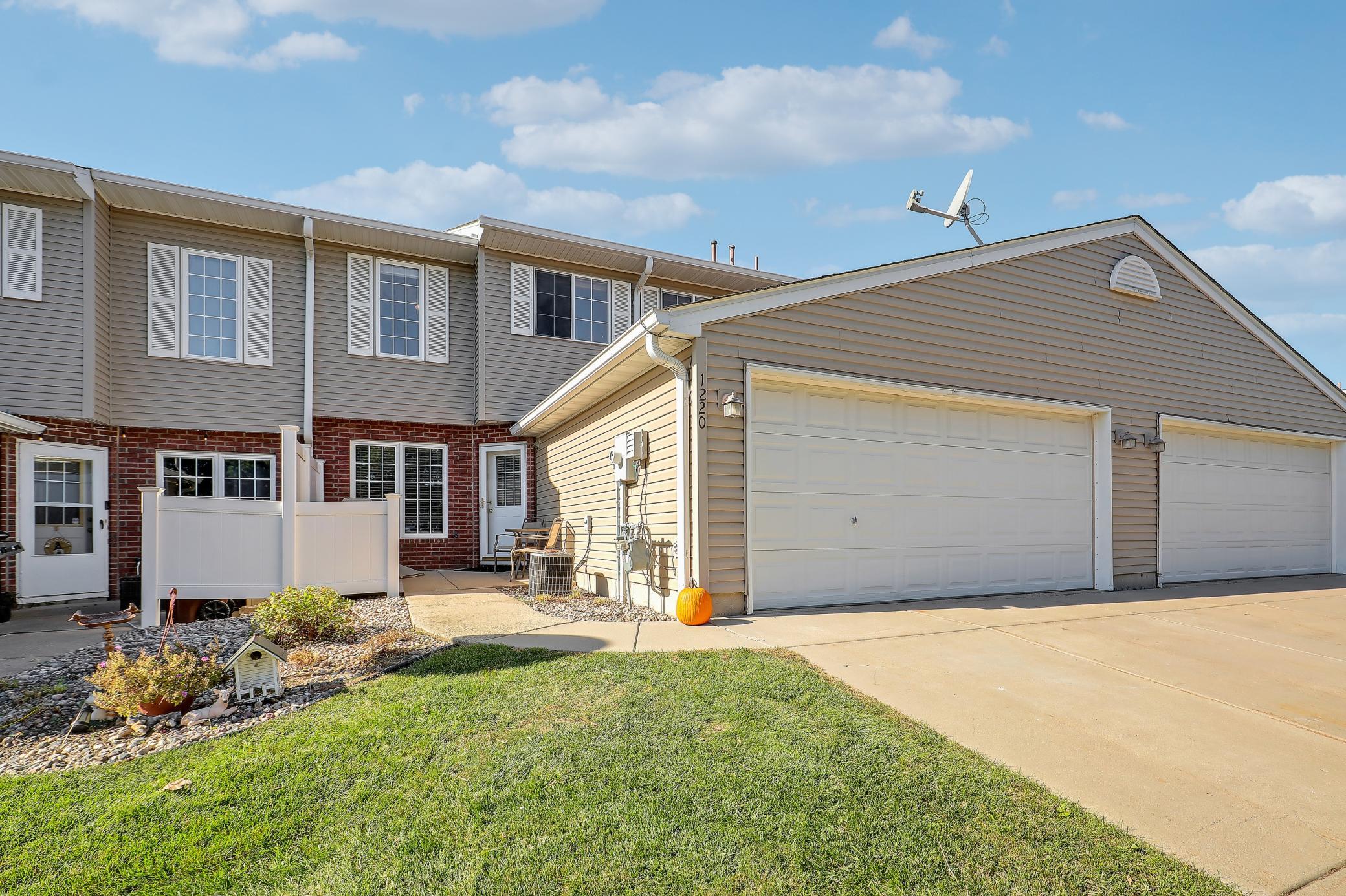 View of (TH) Side x Side at 1220 Larkspur Lane, Waconia - Mike Wilen | Minnesota Team Real Estate
