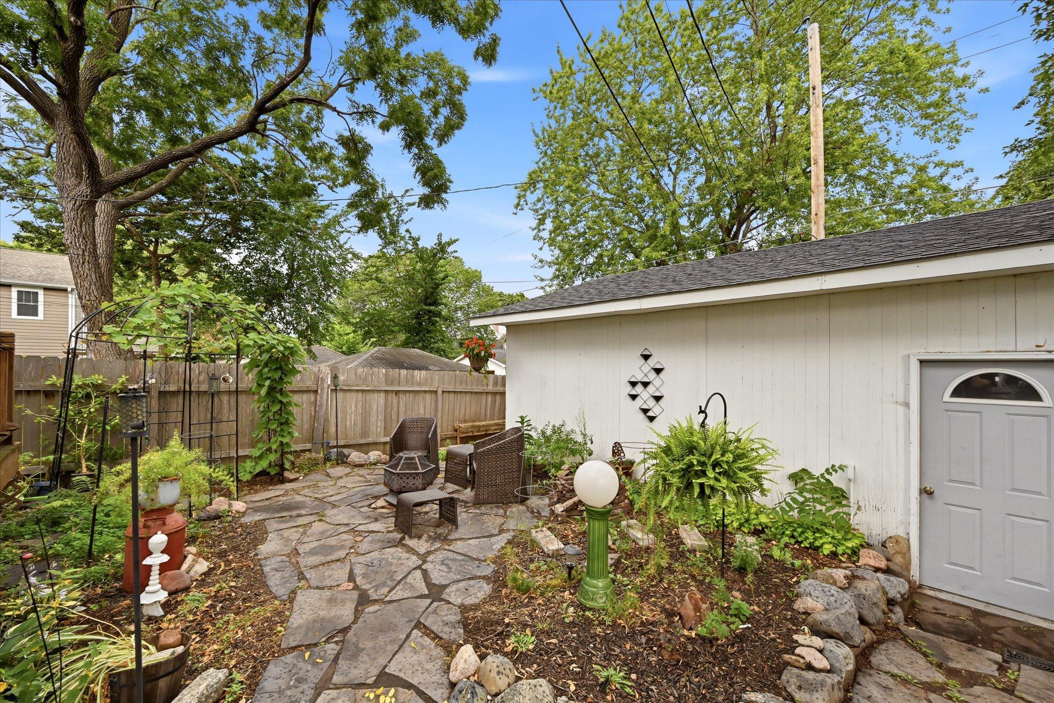 View of Residential at 923 Iglehart Avenue, Saint Paul MN 55104, Saint Paul (36 of 45) - Mike Wilen | Minnesota Team Real Estate