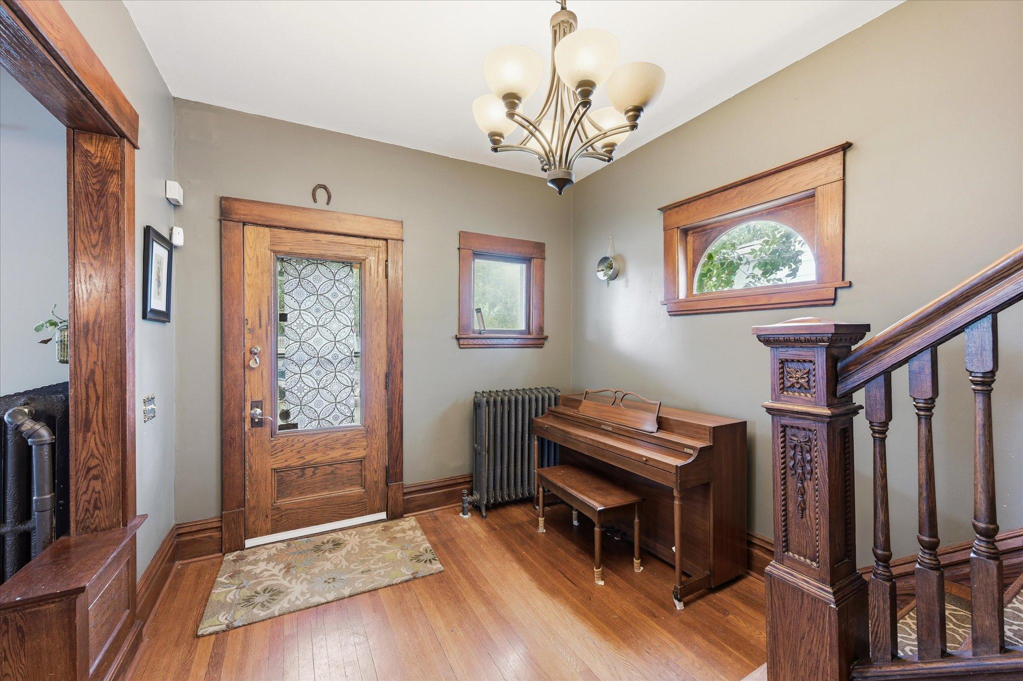 View of Residential at 923 Iglehart Avenue, Saint Paul MN 55104, Saint Paul (8 of 45) - Mike Wilen | Minnesota Team Real Estate