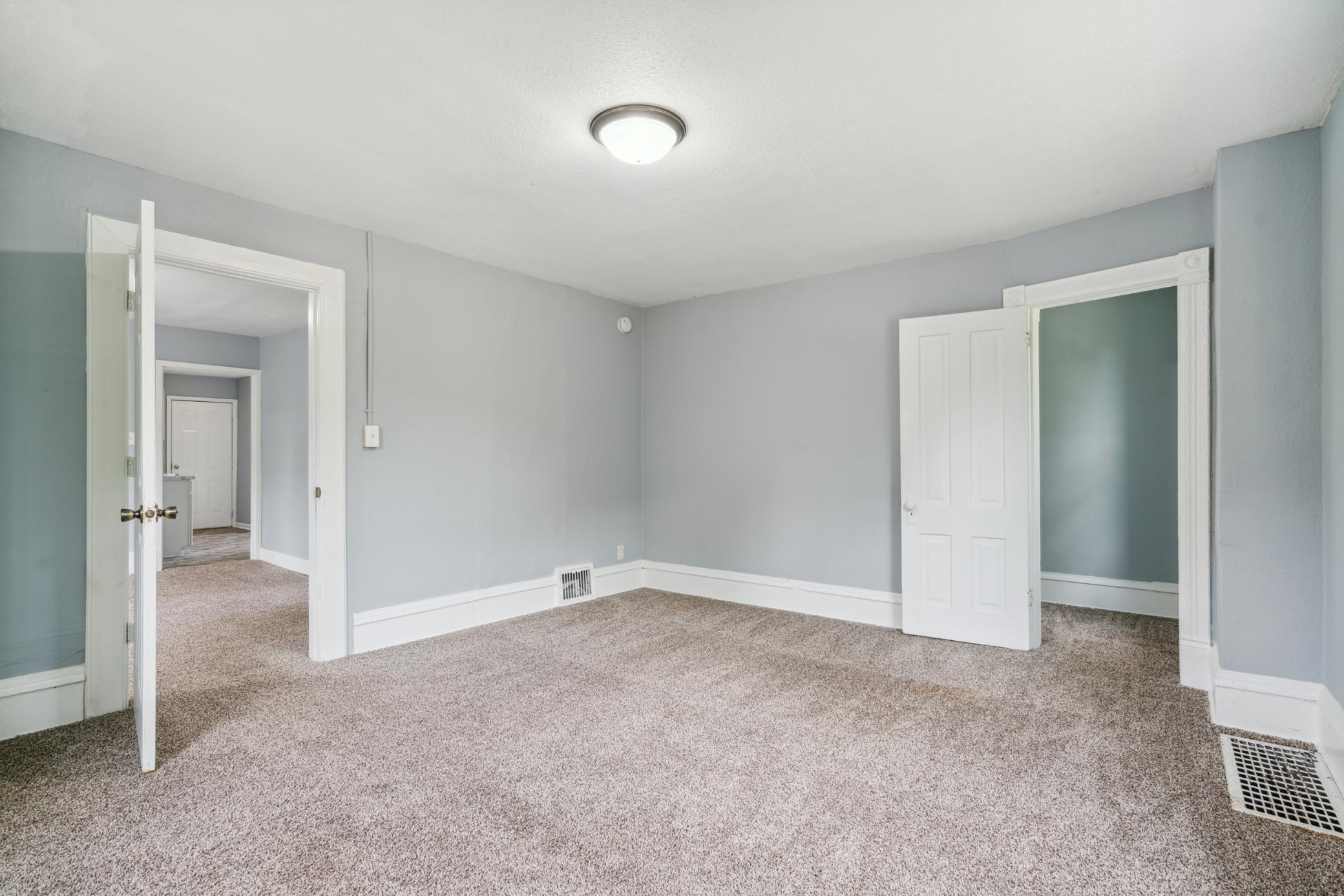 View of Residential Income at 2512 6th Street, Minneapolis MN 55411, Minneapolis (33 of 68) - Mike Wilen | Minnesota Team Real Estate