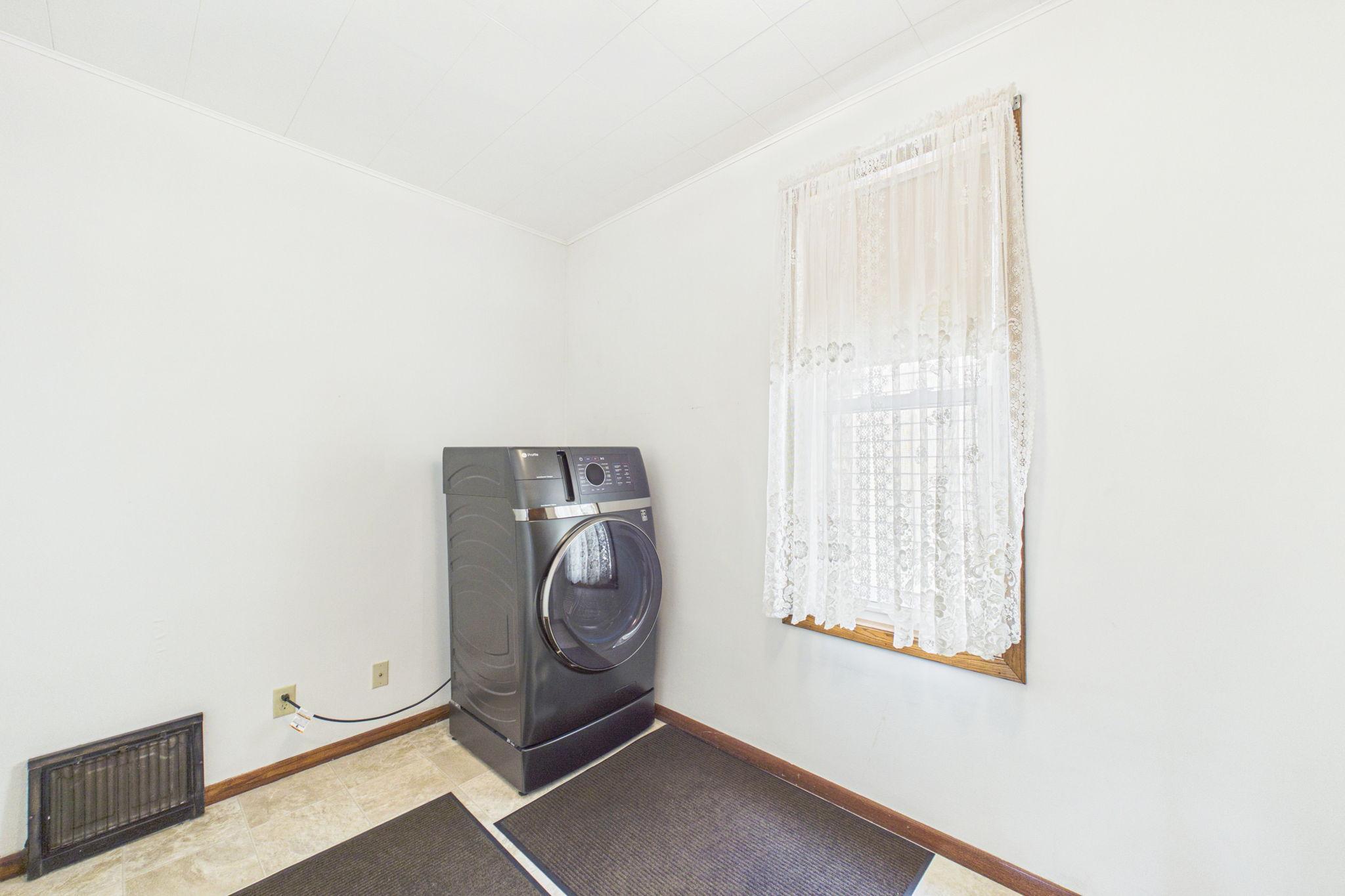 View of Residential at 992 Matilda Street, Saint Paul MN 55117, Saint Paul (11 of 31) - Mike Wilen | Minnesota Team Real Estate