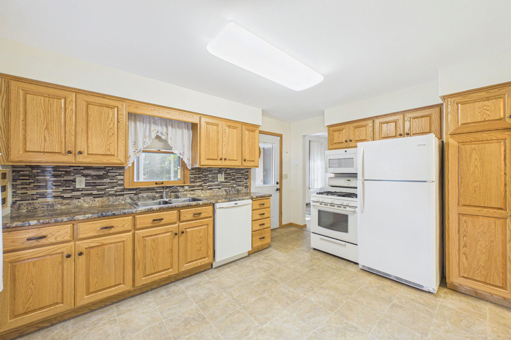 View of Residential at 992 Matilda Street, Saint Paul MN 55117, Saint Paul (9 of 31) - Mike Wilen | Minnesota Team Real Estate