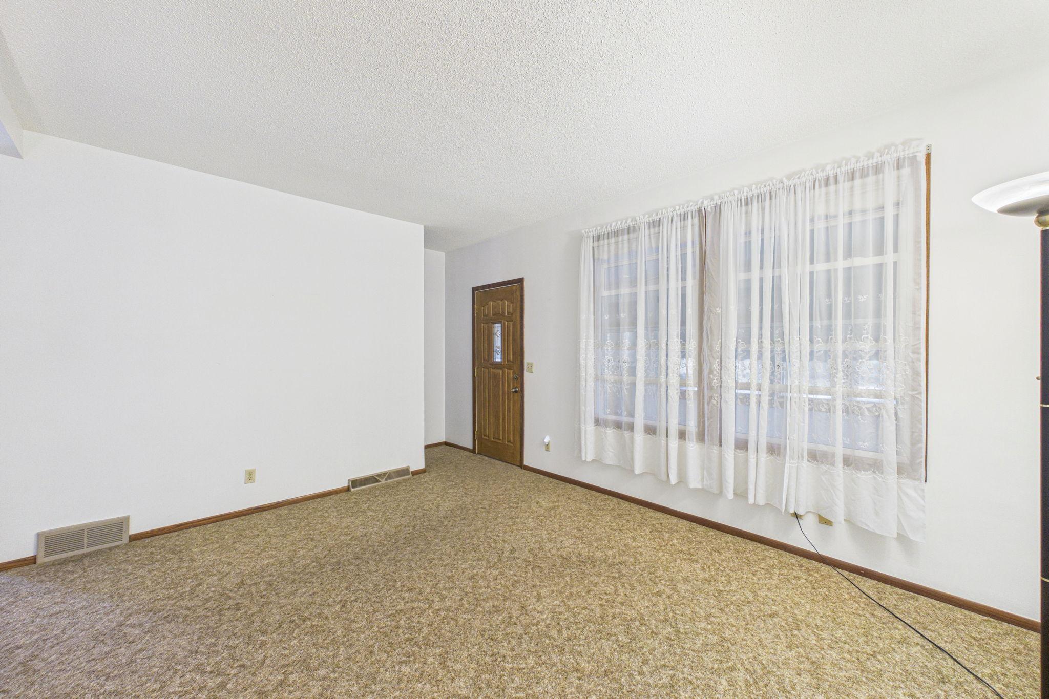 View of Residential at 992 Matilda Street, Saint Paul MN 55117, Saint Paul (6 of 31) - Mike Wilen | Minnesota Team Real Estate