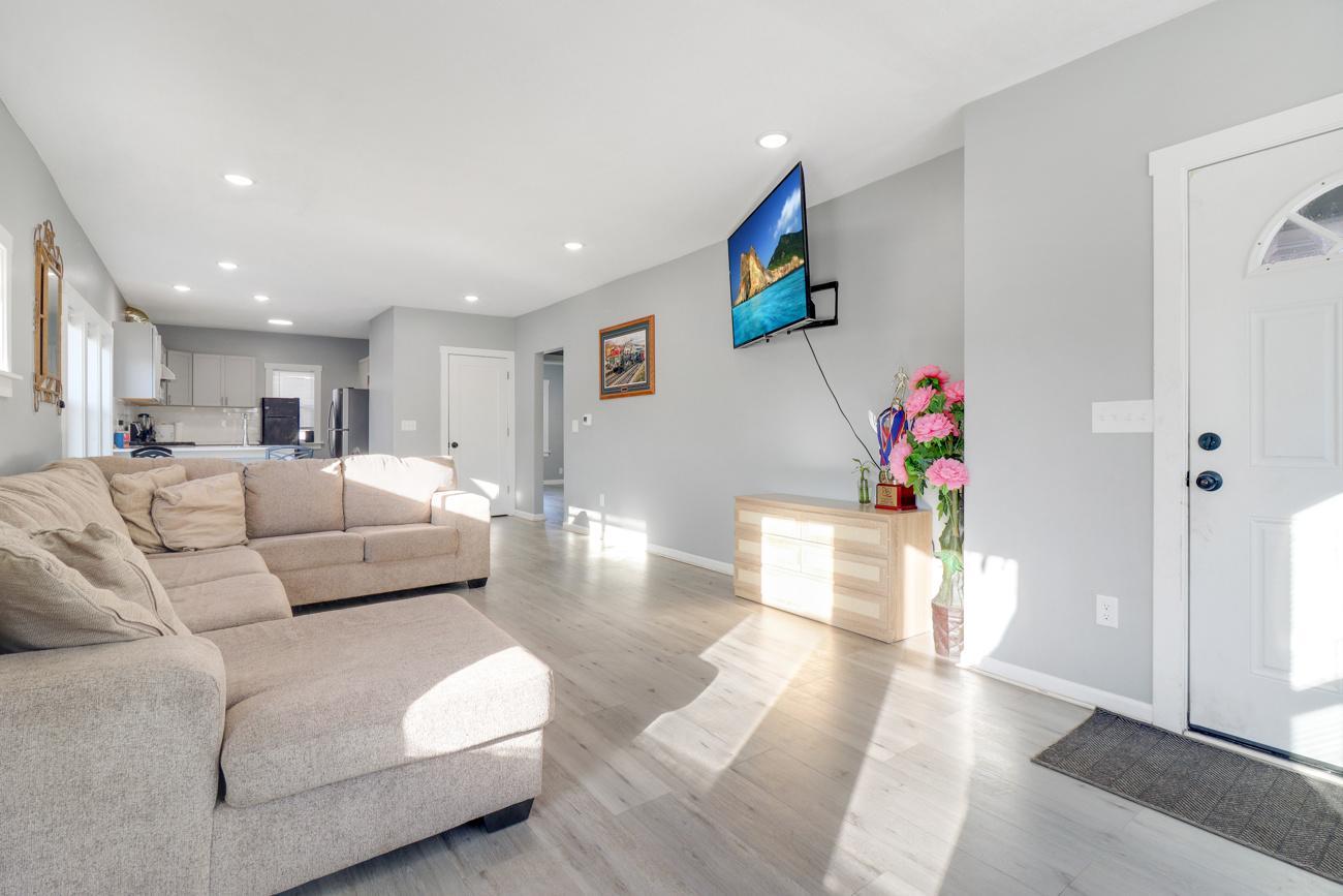 View of Residential at 4019 colfax Avenue, Minneapolis MN 55412, Minneapolis (16 of 22) - Mike Wilen | Minnesota Team Real Estate