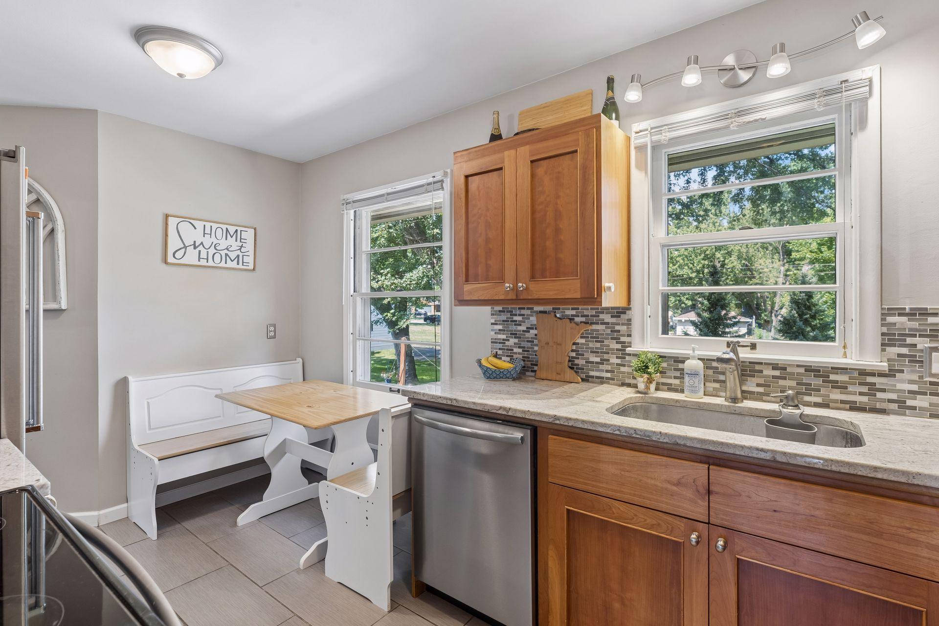View of Residential at 6810 24th Street, Saint Louis Park MN 55426, Saint Louis Park (7 of 28) - Mike Wilen | Minnesota Team Real Estate