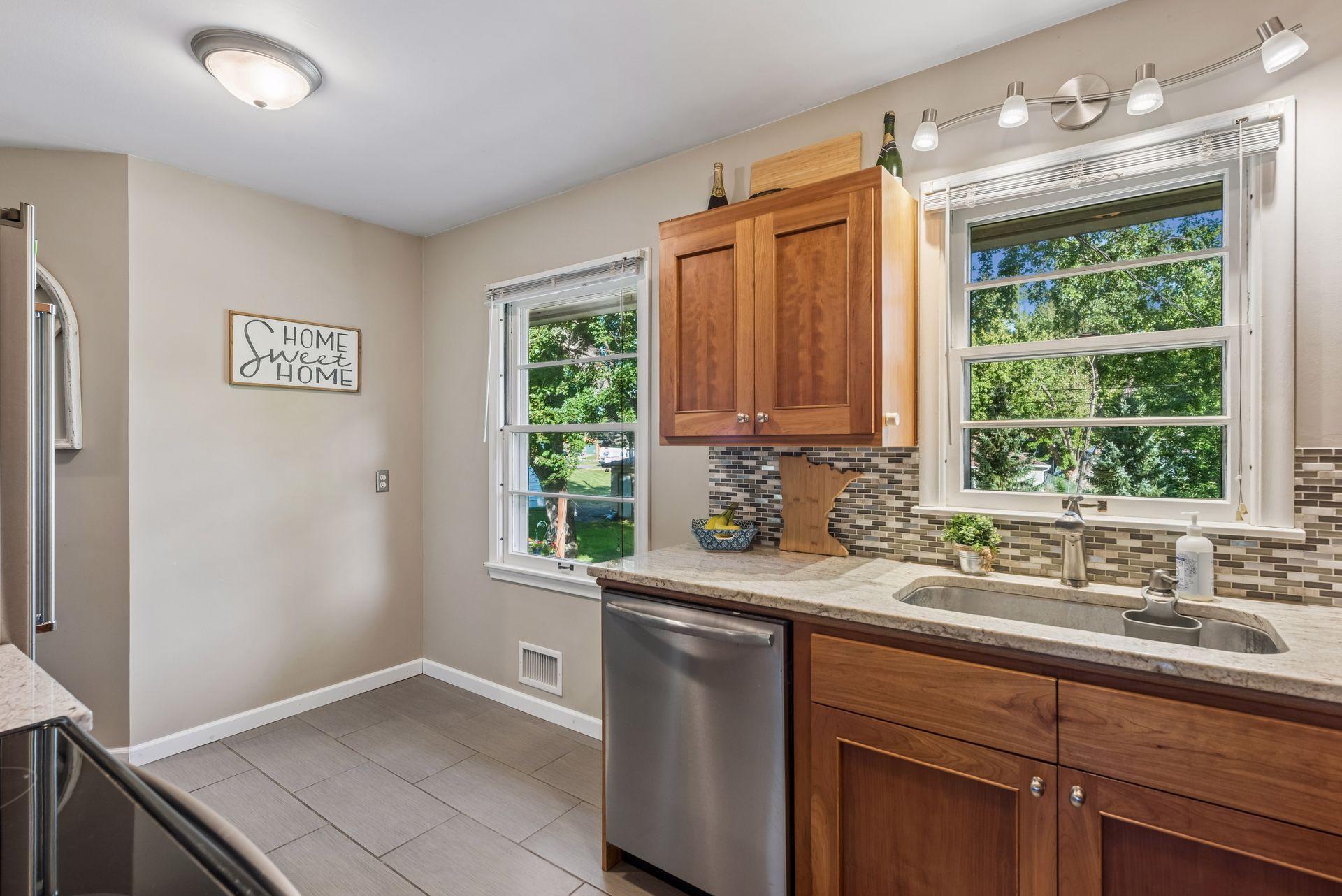 View of Residential at 6810 24th Street, Saint Louis Park MN 55426, Saint Louis Park (9 of 34) - Mike Wilen | Minnesota Team Real Estate