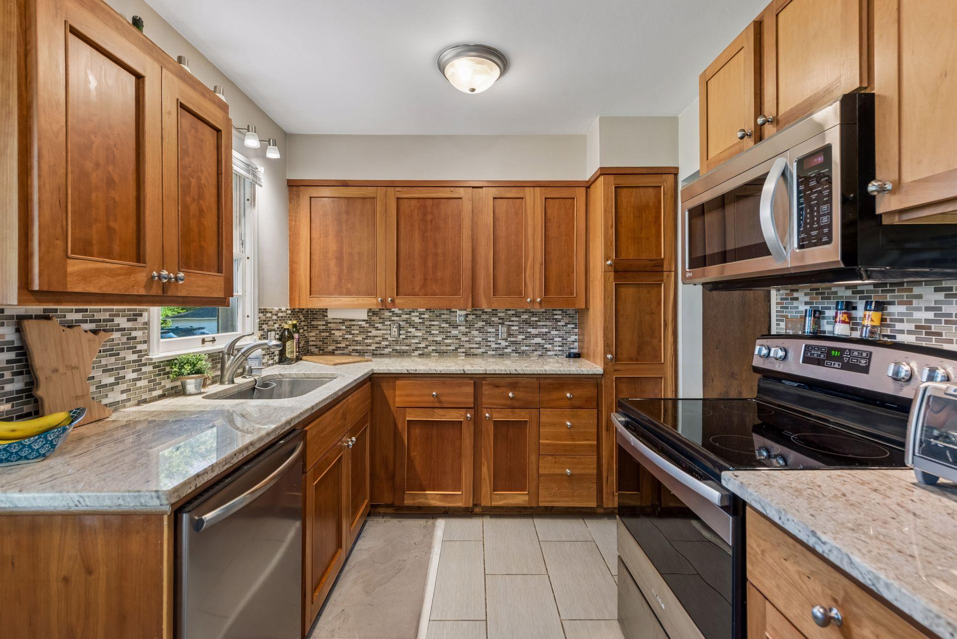 View of Residential at 6810 24th Street, Saint Louis Park MN 55426, Saint Louis Park (13 of 34) - Mike Wilen | Minnesota Team Real Estate