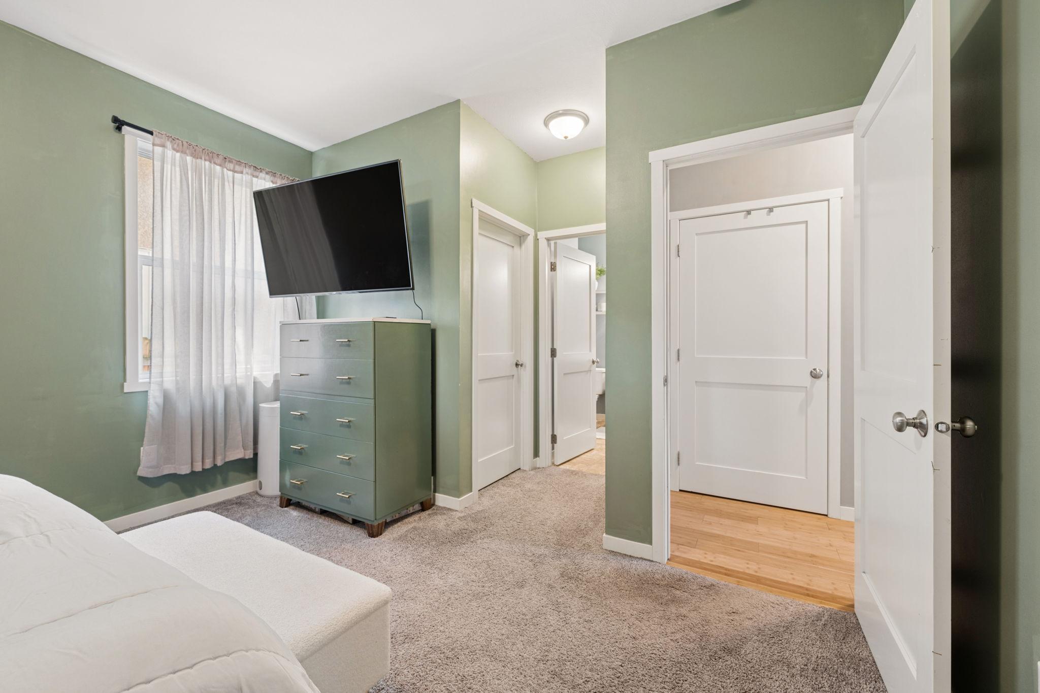 View of Residential at 1730 Newton Avenue, Minneapolis MN 55411, Minneapolis (19 of 48) - Mike Wilen | Minnesota Team Real Estate