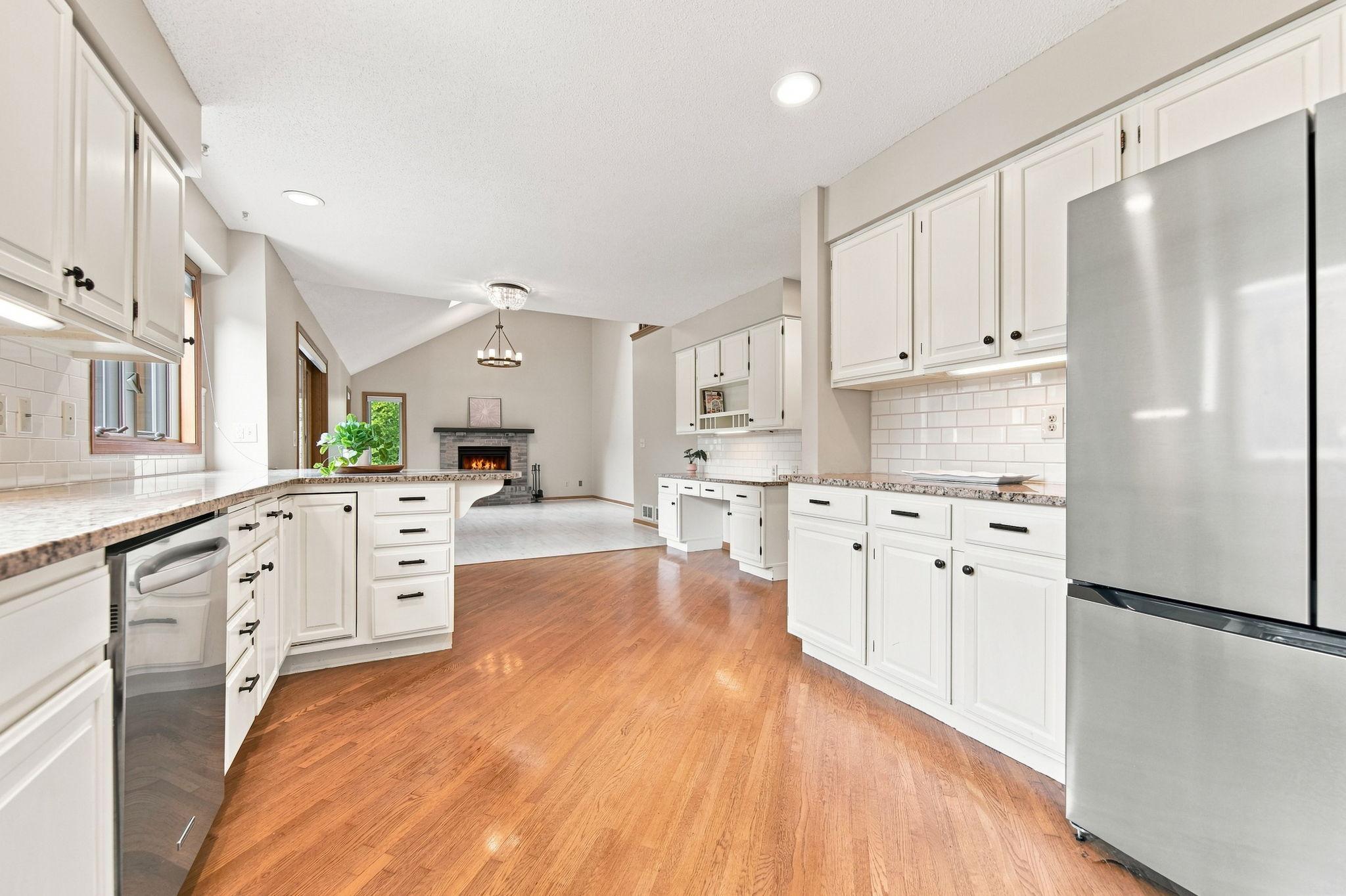 View of Residential at 10340 Summer Place, Eden Prairie MN 55347, Eden Prairie (4 of 34) - Mike Wilen | Minnesota Team Real Estate