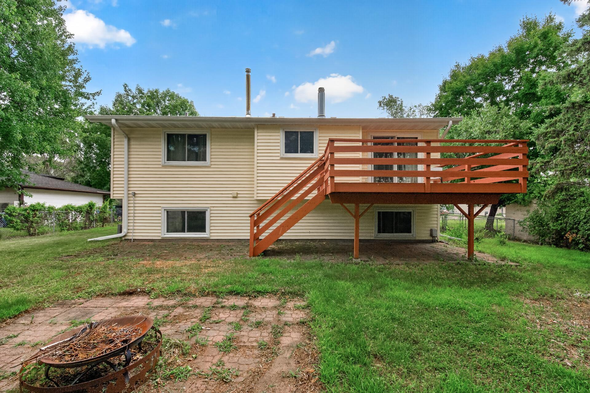 View of Residential at 1124 Meadowwood Drive, Brooklyn Park MN 55444, Brooklyn Park (29 of 34) - Mike Wilen | Minnesota Team Real Estate