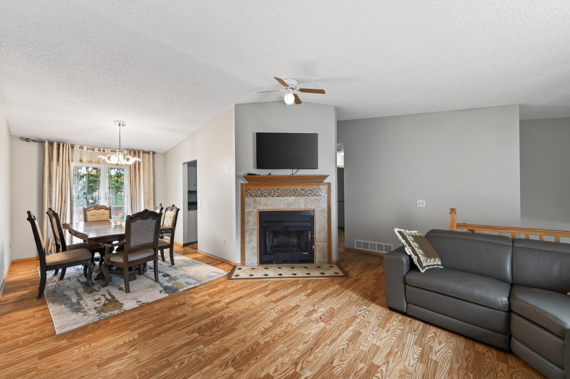 View of Residential at 1124 Meadowwood Drive, Brooklyn Park MN 55444, Brooklyn Park (4 of 34) - Mike Wilen | Minnesota Team Real Estate