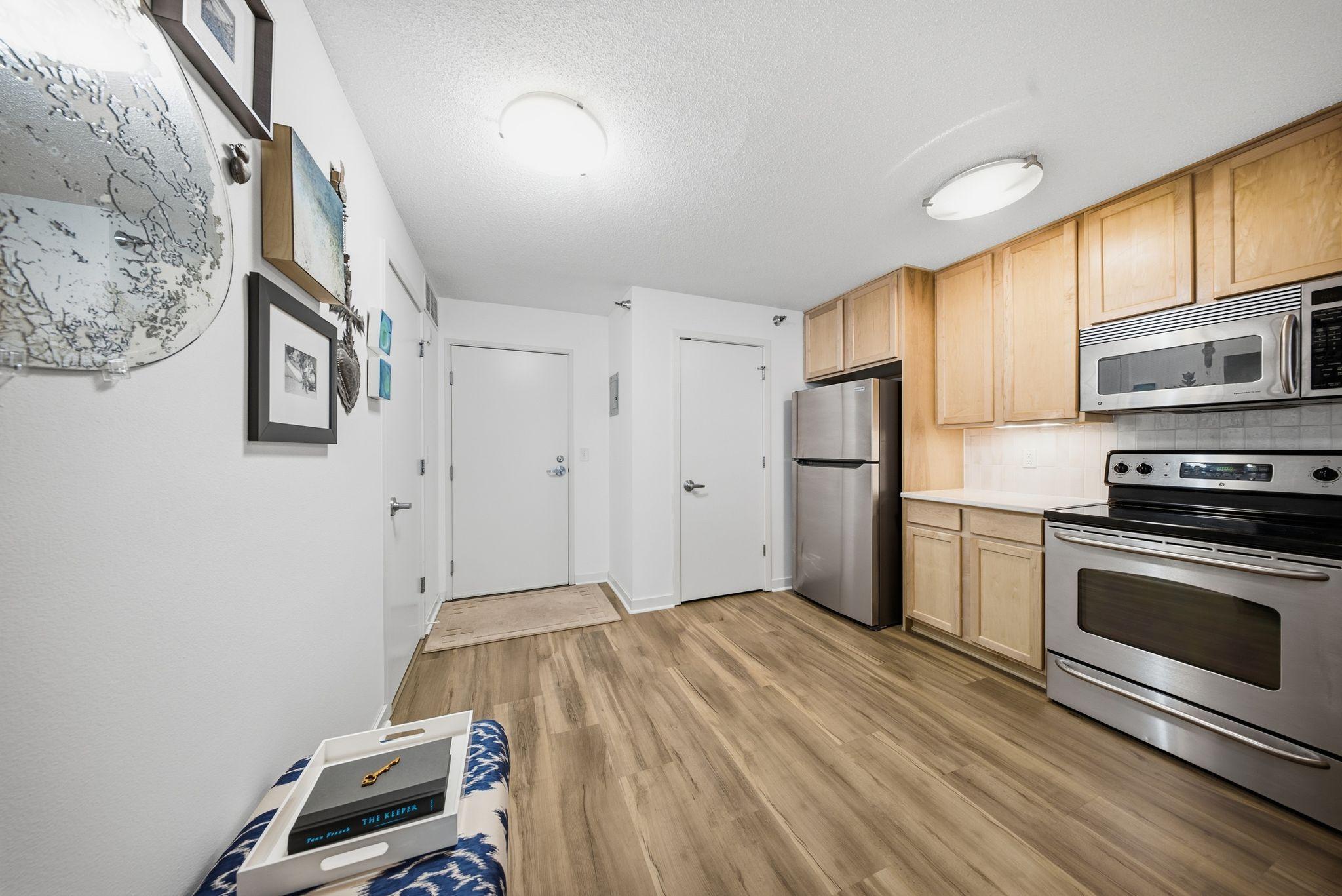 View of Residential at 48 Groveland Terrace #B204, Minneapolis MN 55403, Minneapolis (11 of 26) - Mike Wilen | Minnesota Team Real Estate